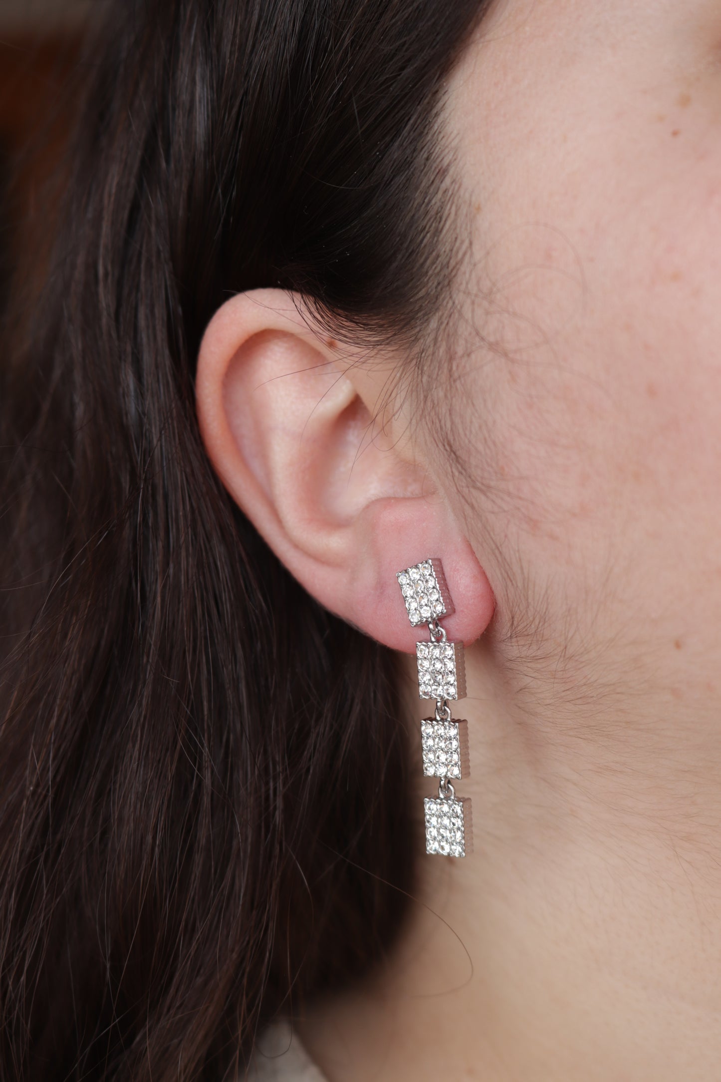 Brincos de Aço Prateado de Inspiração Swarovski Retangulares com Brilhantes Compridos