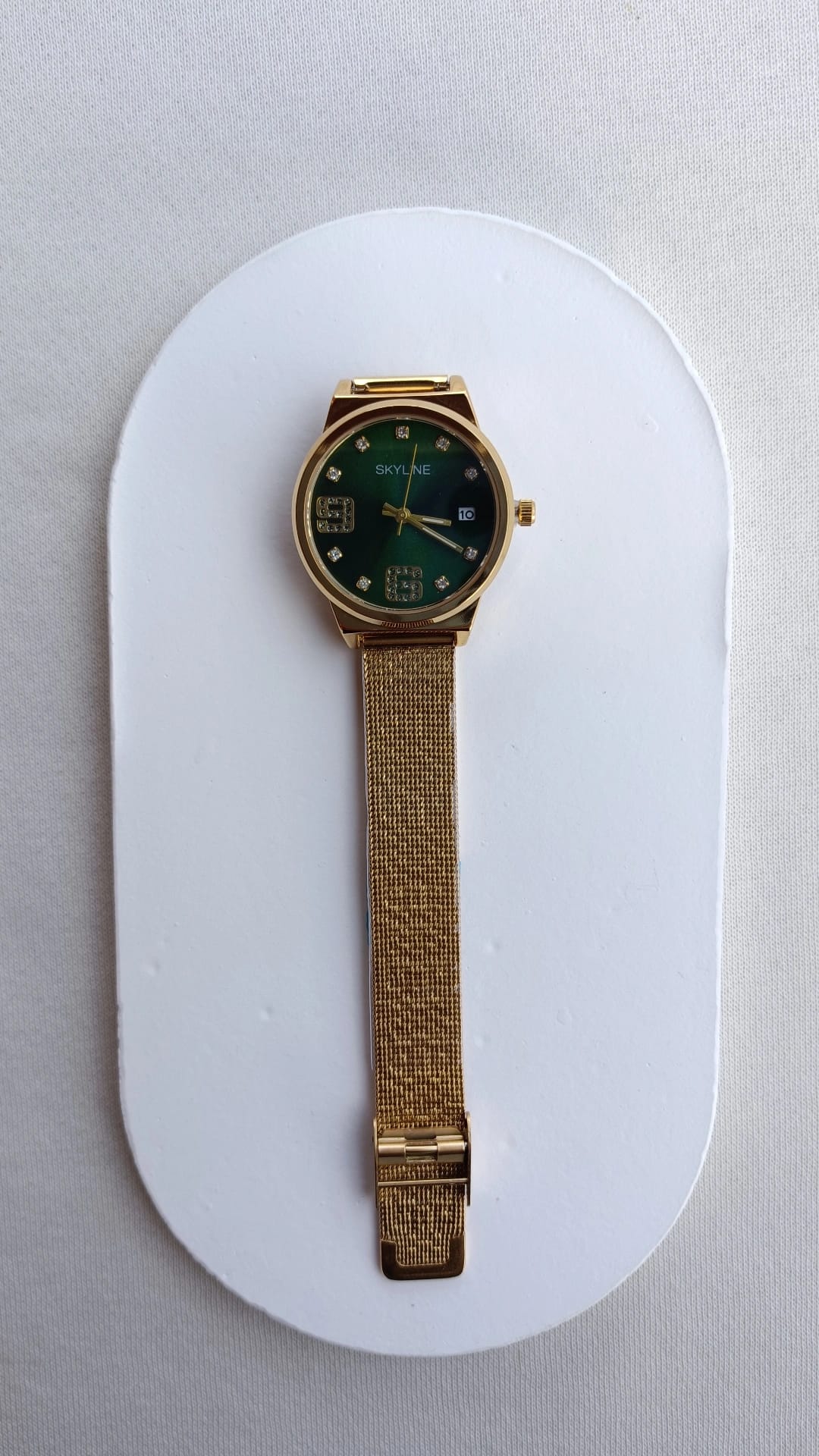 Relógio de Aço Dourado Redondo com Mostrador Verde