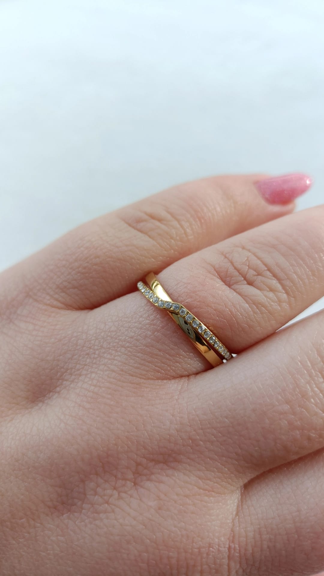 Anel de Aço Dourado Duplo com Brilhantes