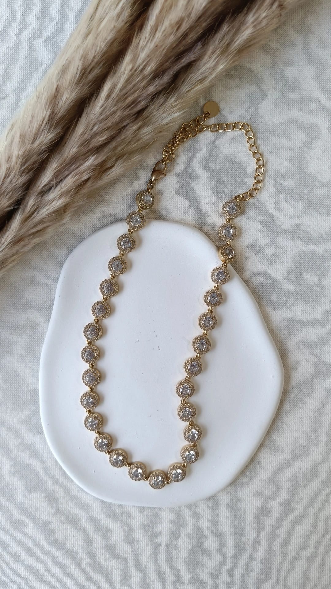 Colar de Aço Dourado Inspiração Swarovski com Zircónias à Volta