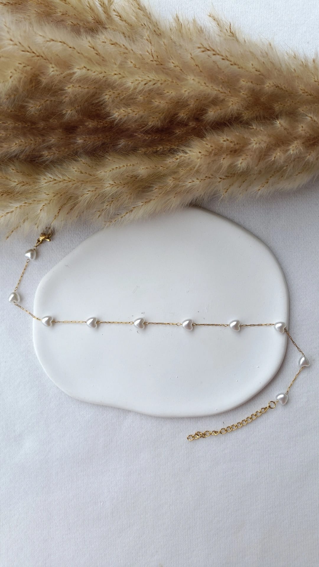 Pulseira de Aço Dourado de Pé com Corações de Pérola de Água Doce