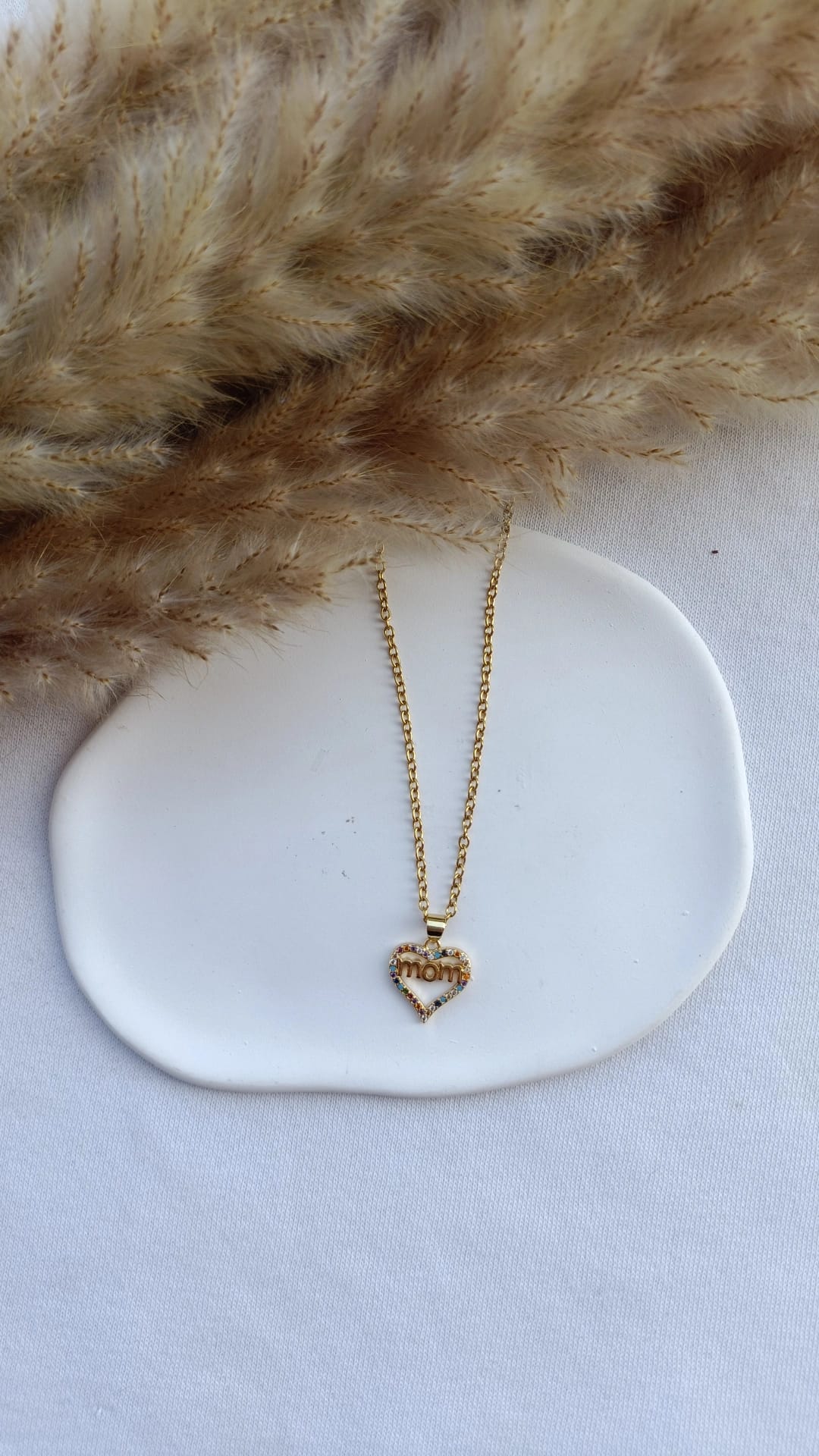 Colar de Aço Dourado de Coração com Brilhantes Coloridos