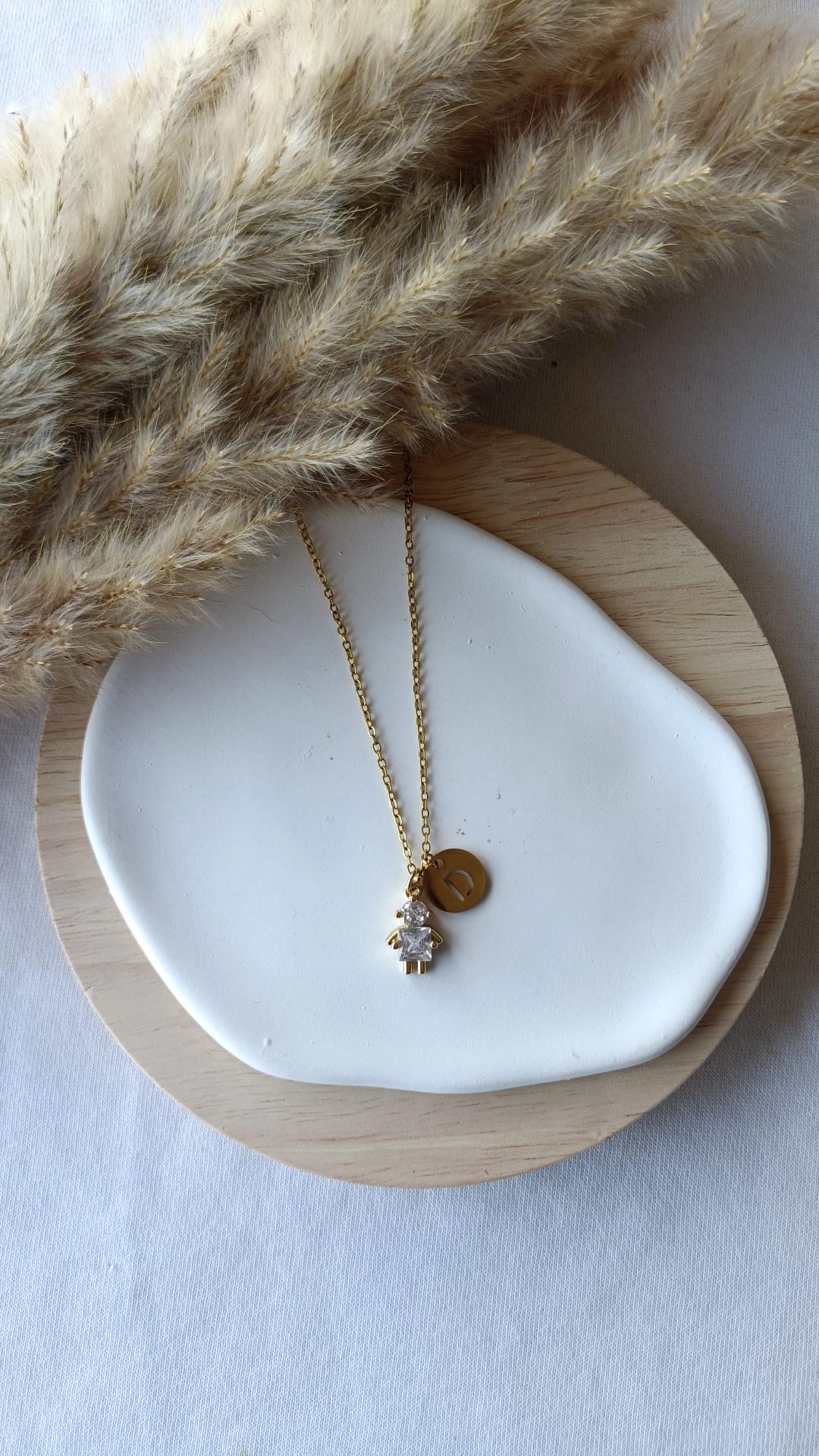 Colar de Aço Dourado de Criança com Brilhantes + Inicial