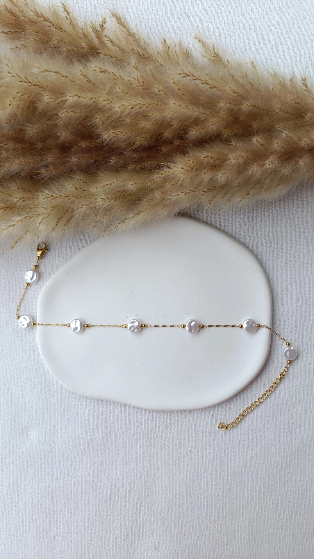 Pulseira de Aço Dourado de Pé com Pérolas de Água Doce Achatadas