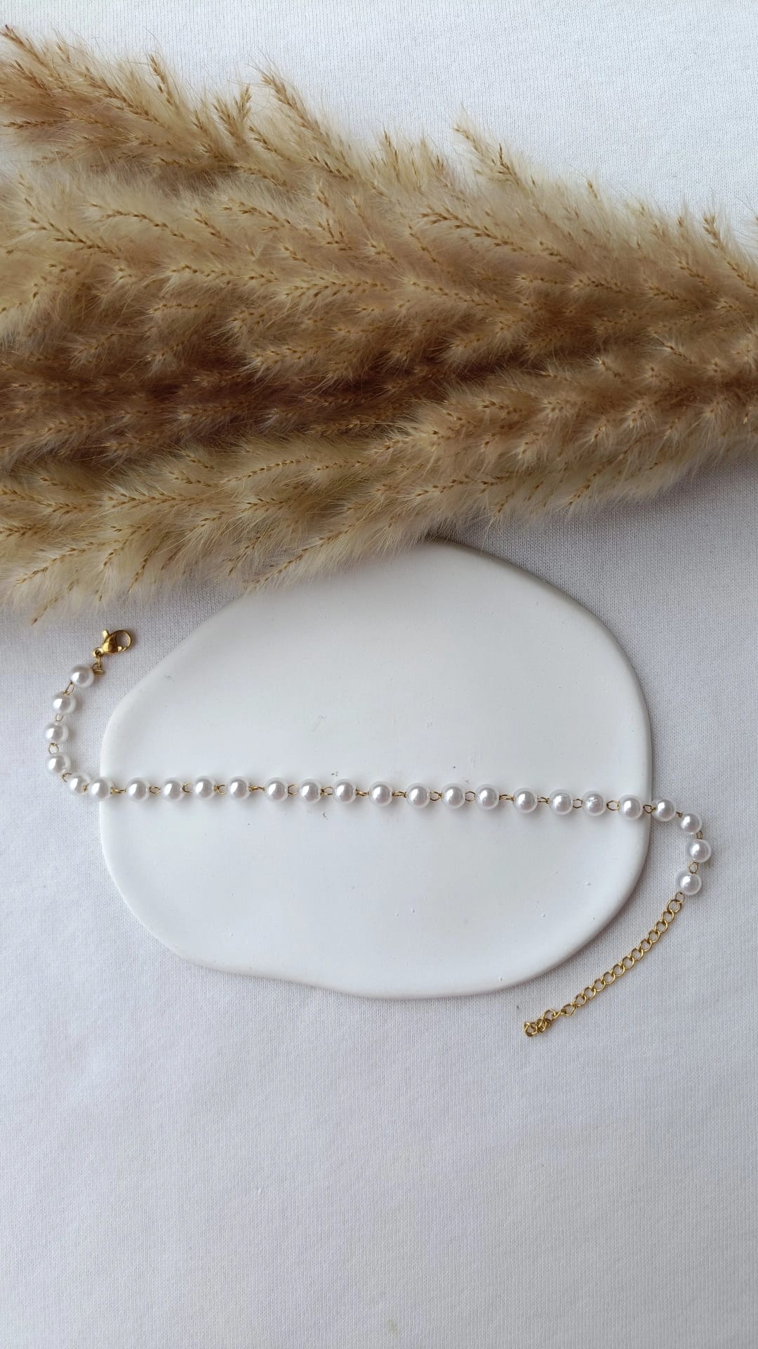 Pulseira de Aço Dourado de Pé com Pérolas de Água Doce