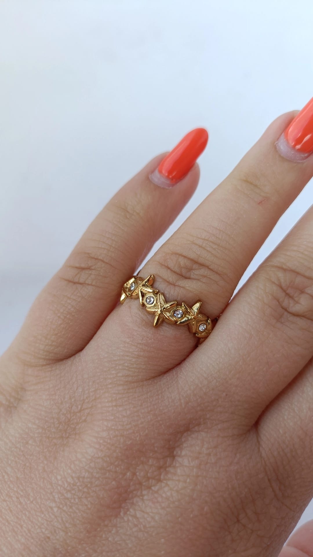 Anel de Aço Dourado de Mini Estrelas do Mar com Brilhantes