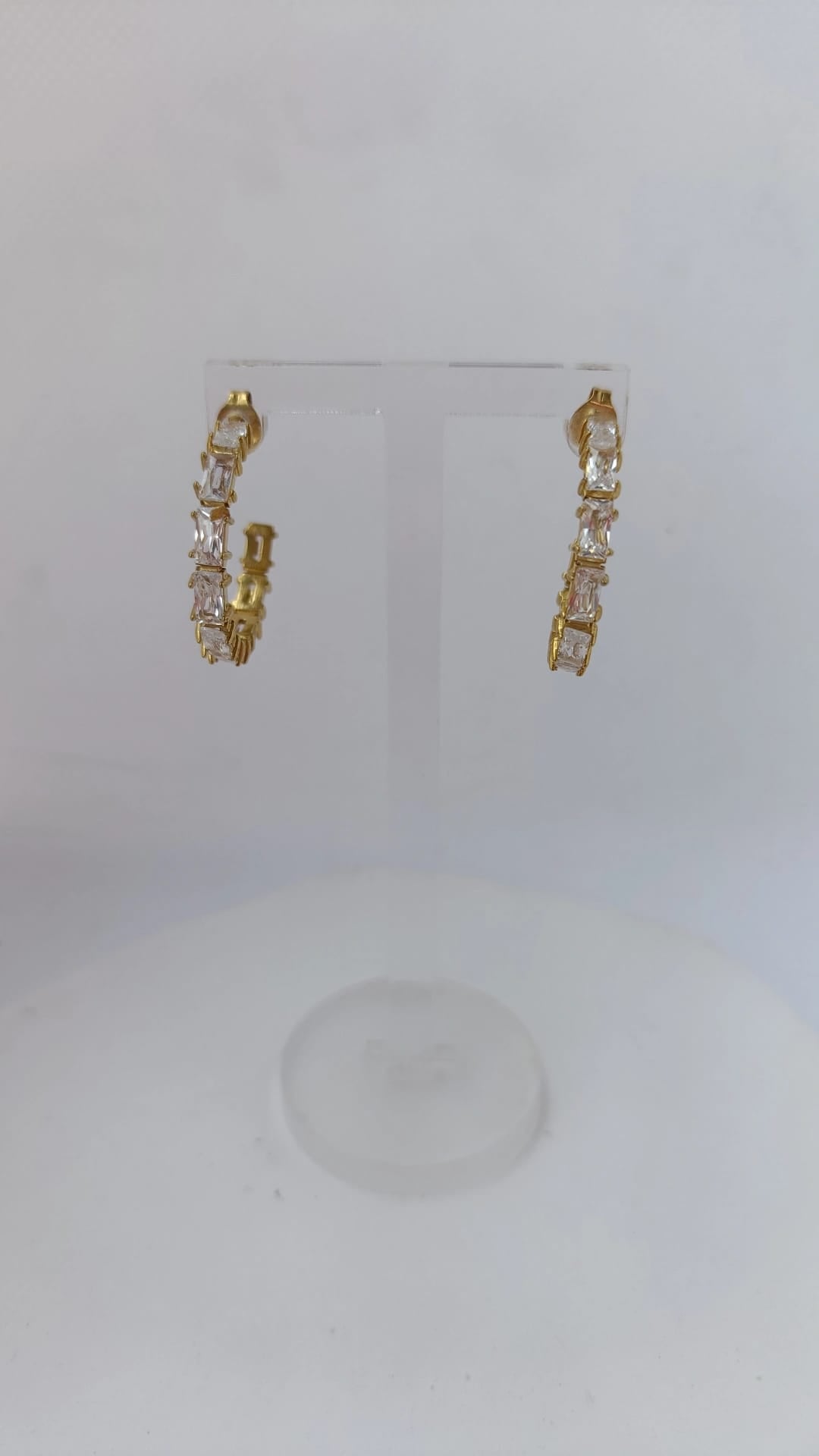 Argolas de Aço Dourado Finas com Zircônias Retangulares