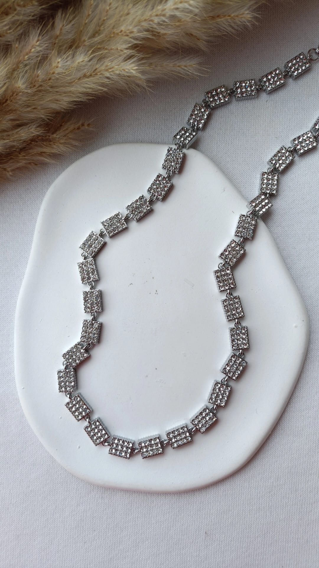 Colar de Aço Prateado de Inspiração Swarovski de Retângulos com Brilhantes
