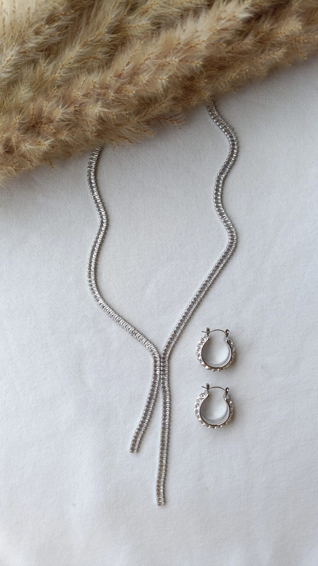 Conjunto de Aço Prateado de Colar + Argolas com Zircônias