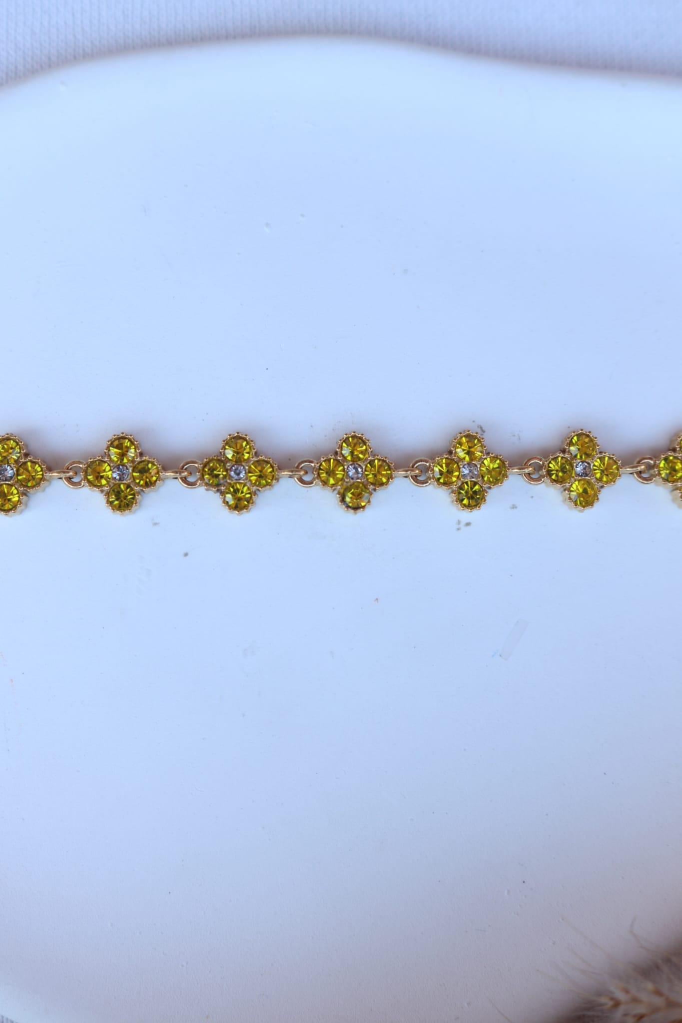 Pulseira de Aço Dourado Inspiração Swarovski de Trevo com Brilhantes Amarelos