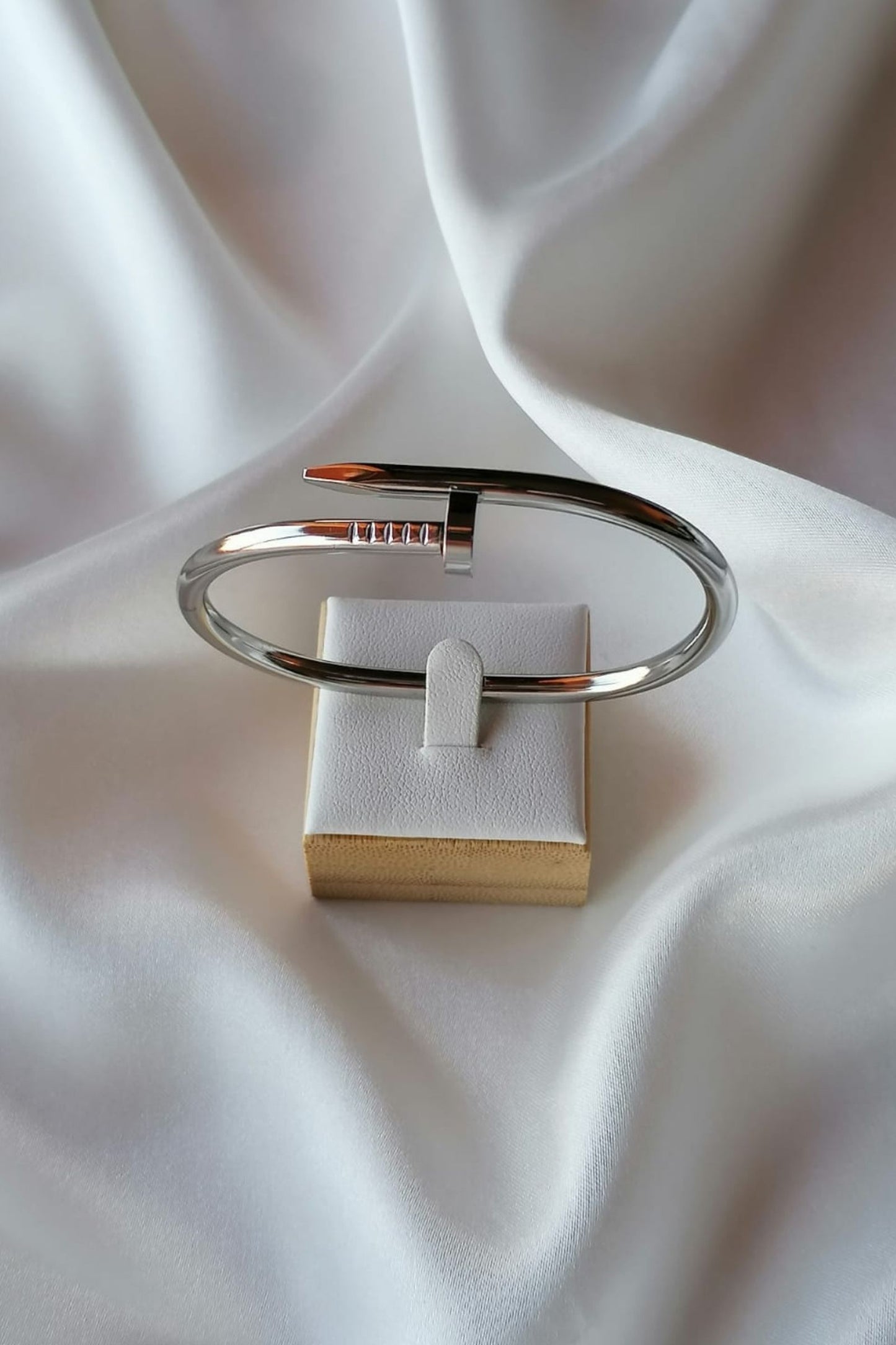 Pulseira de Aço Prateado de Prego Simples