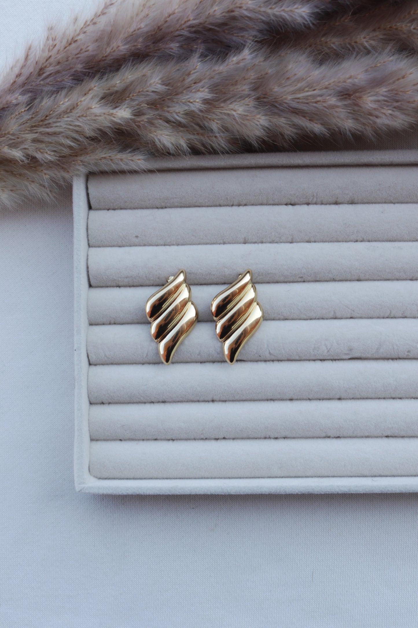 Brincos de Aço Dourado com Textura