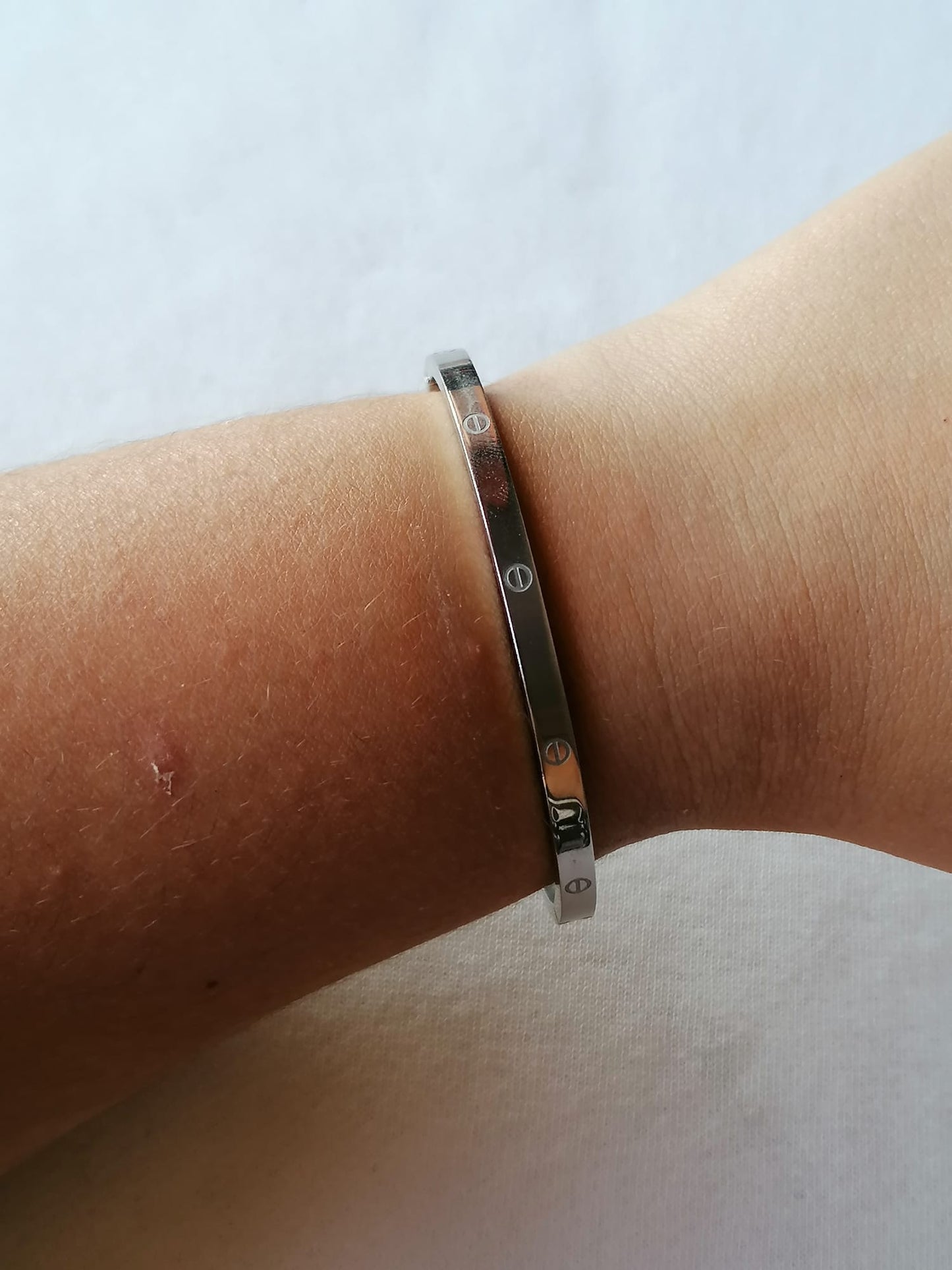 Pulseira de Aço Prateado Rígida Simples Fina