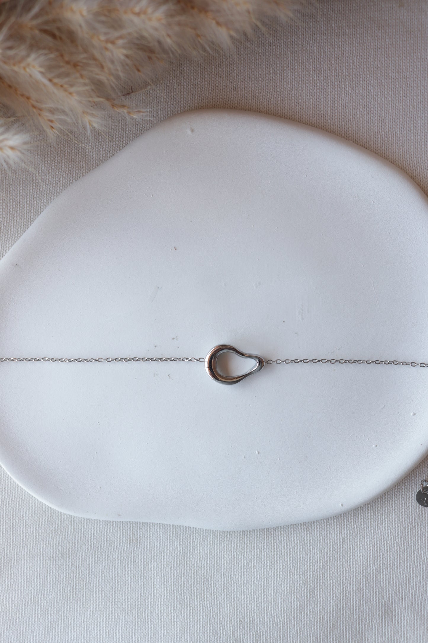Pulseira de Aço Prateado Oval Irregular