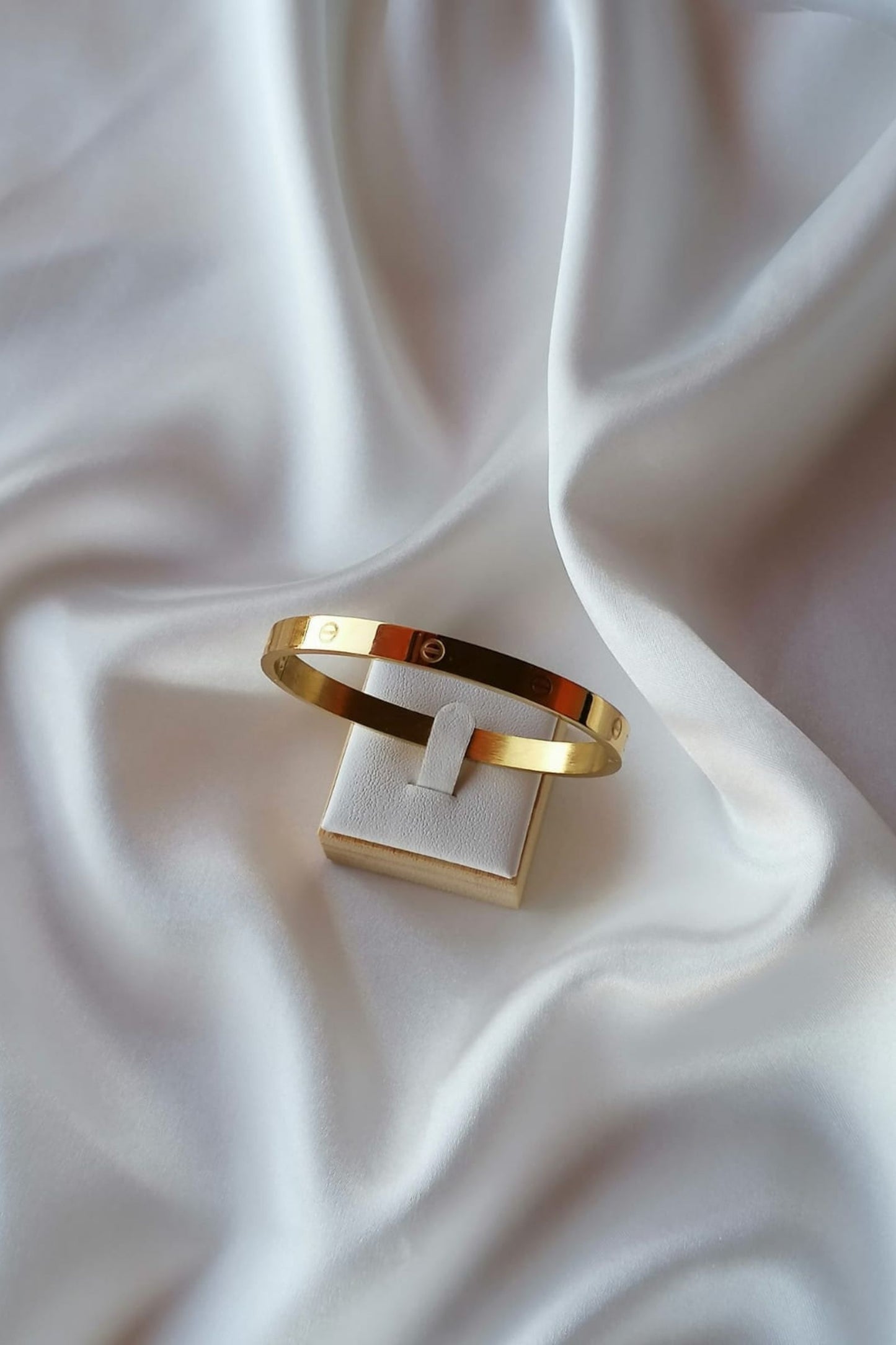 Pulseira de Aço Dourado Rígida Simples