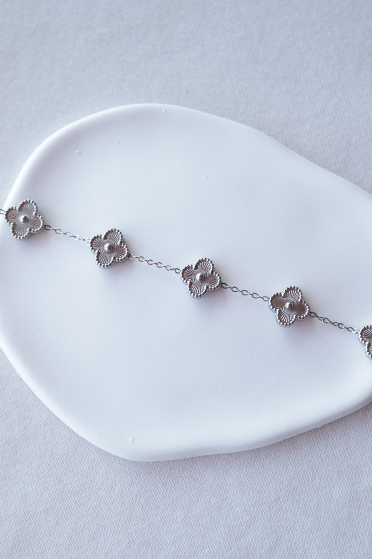 Pulseira de Aço Prateado de 5 Trevos
