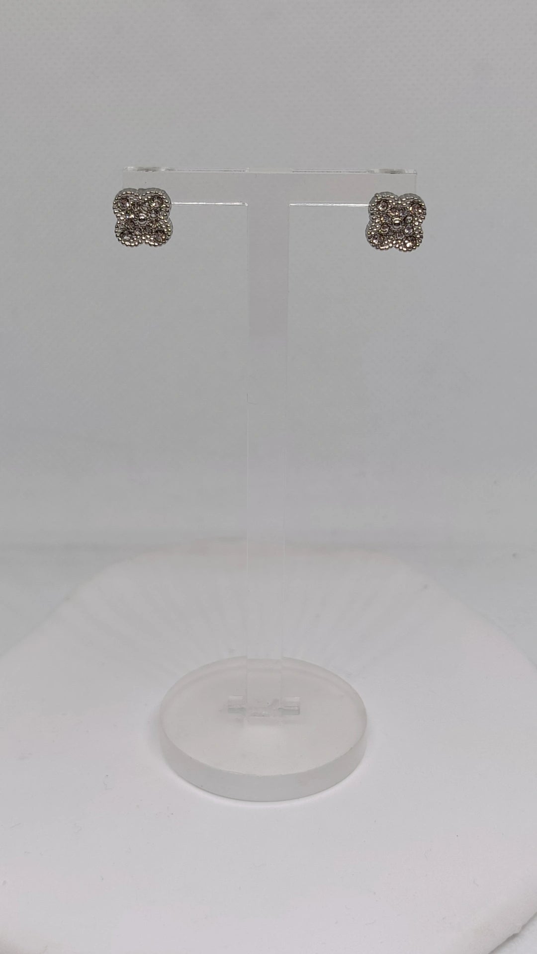 Brincos de Aço Prateado de Trevos Minis com Brilhantes