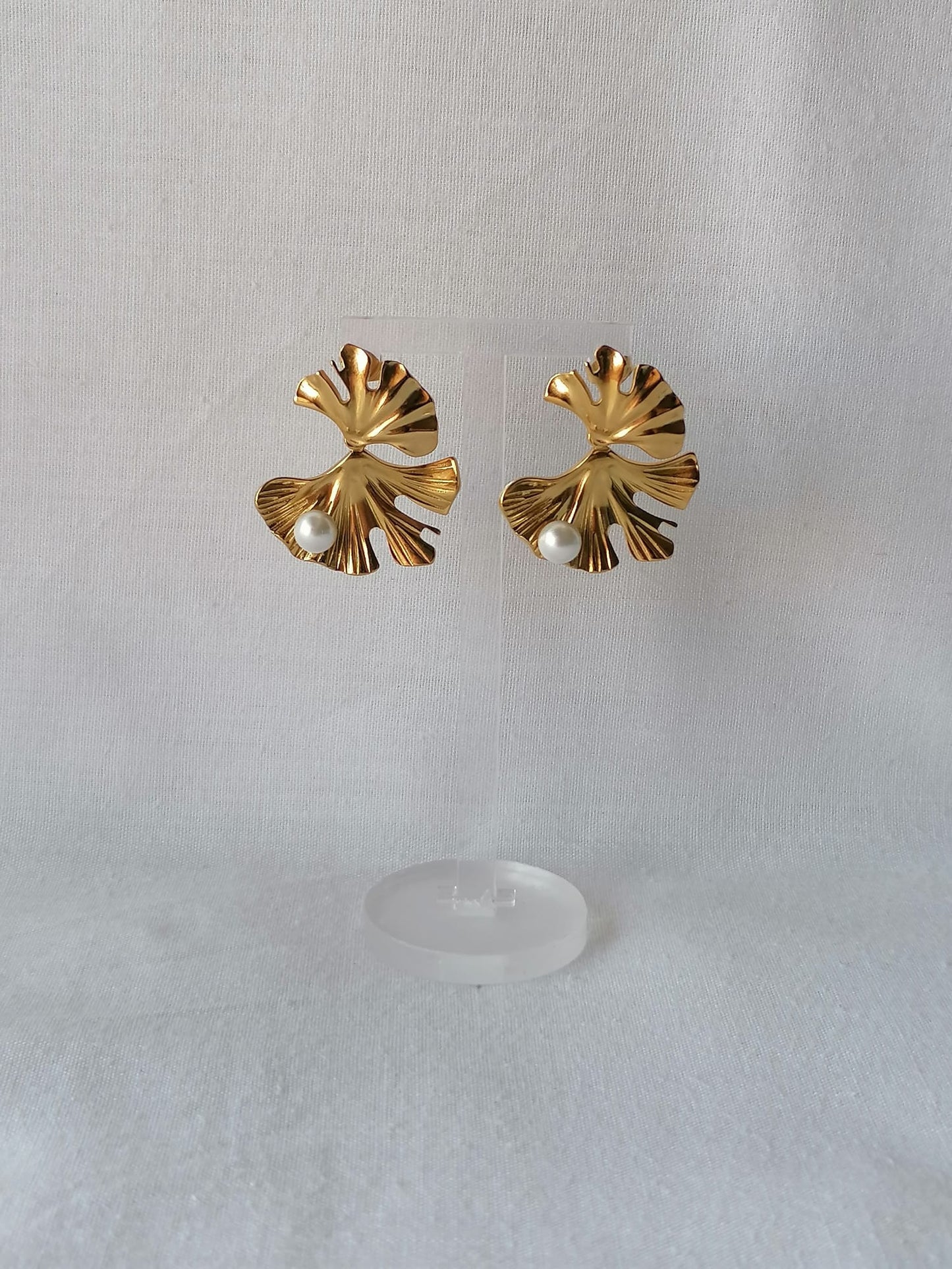 Brincos de Aço Dourado de Dupla Folha com Pérola