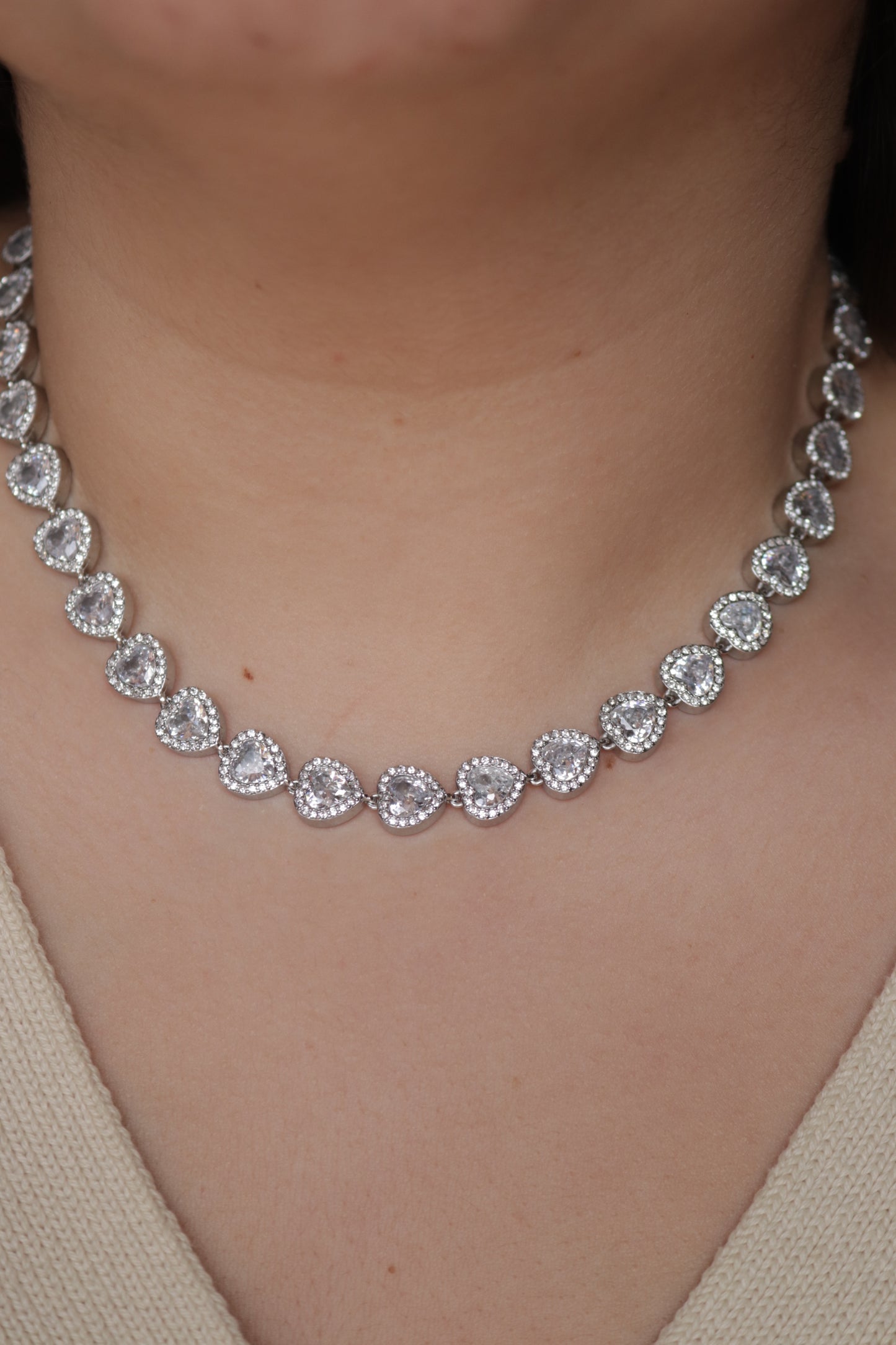 Colar de Aço Prateado de Corações Inspiração Swarovski