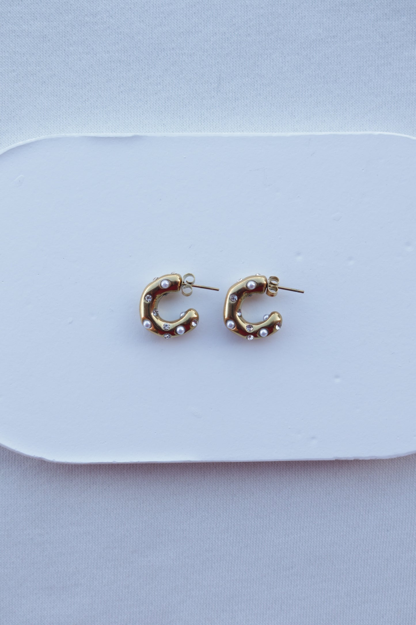 Argolas de Aço Dourado com Zircónicas e Pérolas de Água Doce