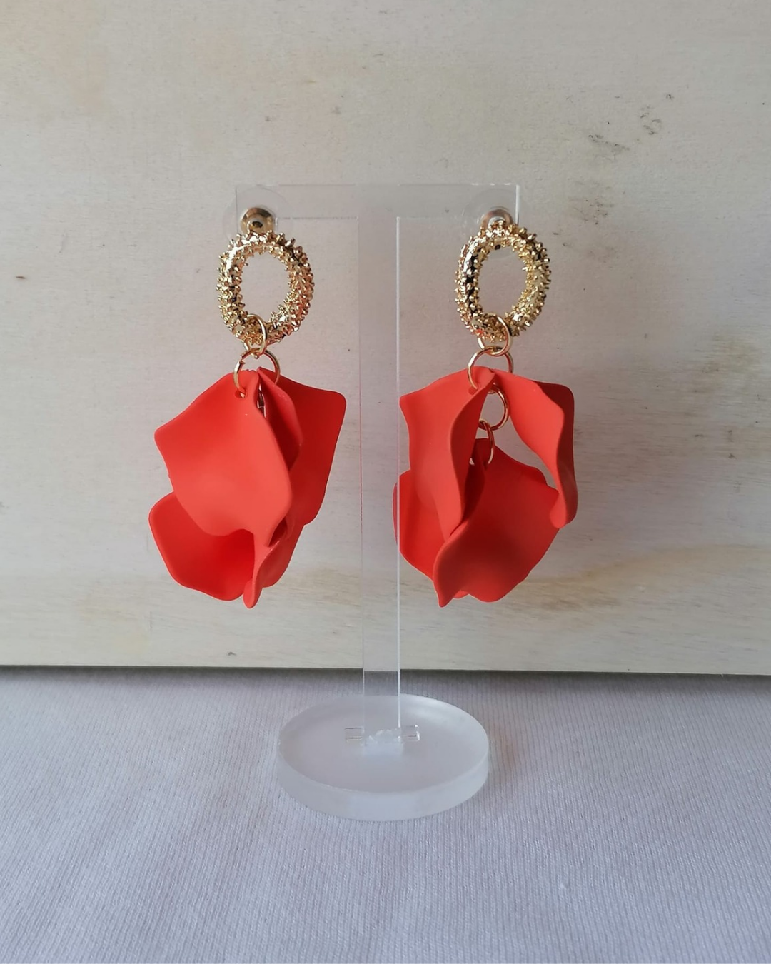 Brincos de Aço Dourado de Flor Laranja