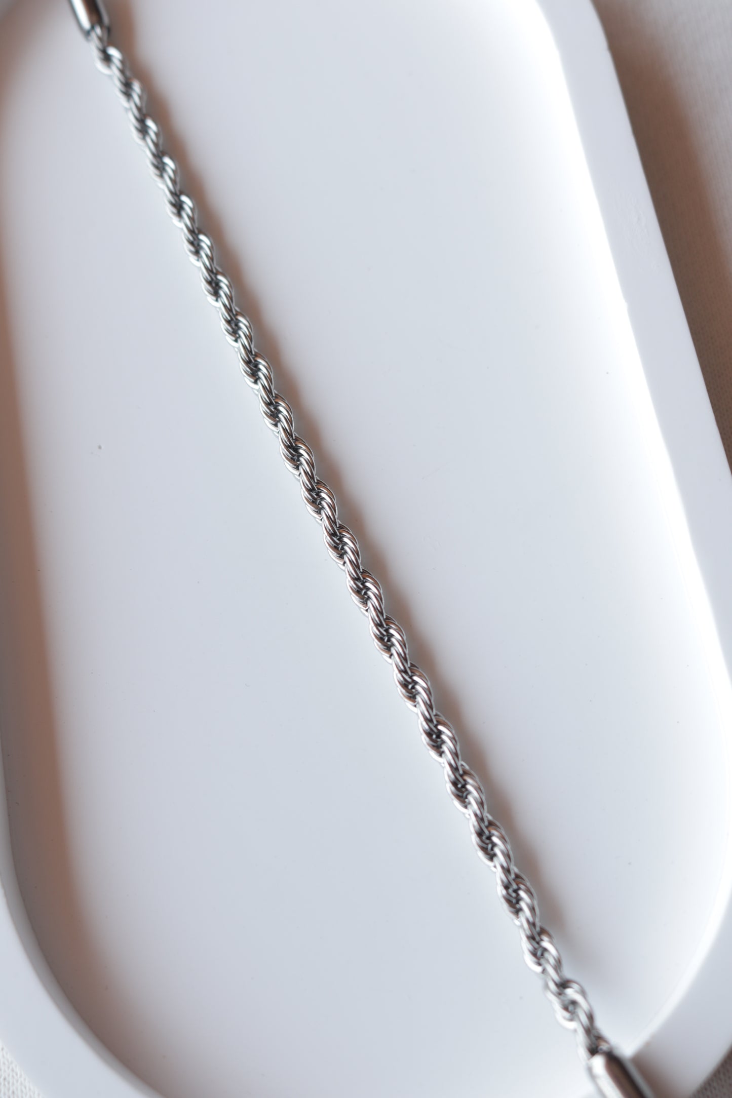 Pulseira de Aço Prateado Entrelaçado