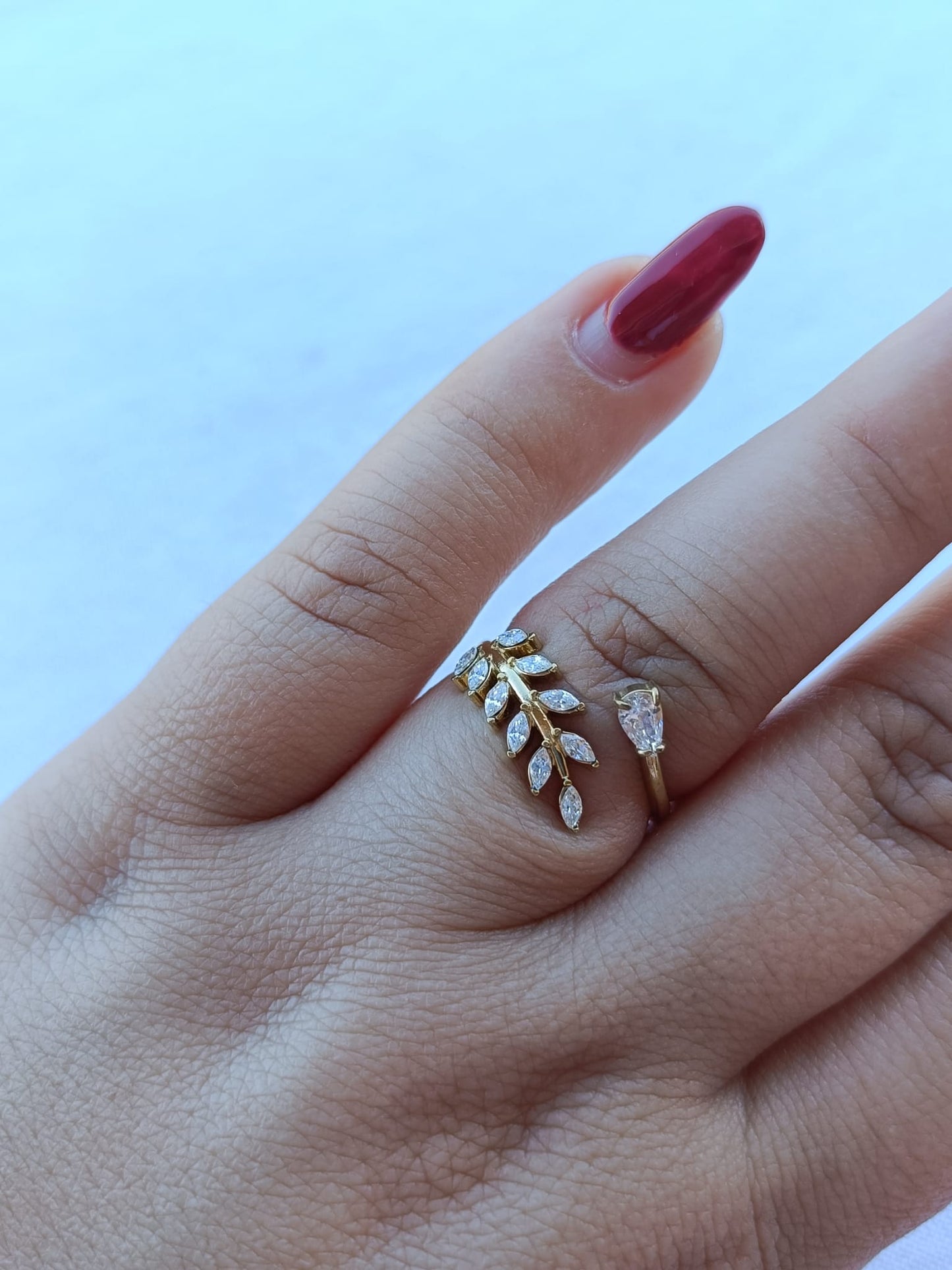 Anel de Aço Dourado de Folha com Brilhantes + Zircônia
