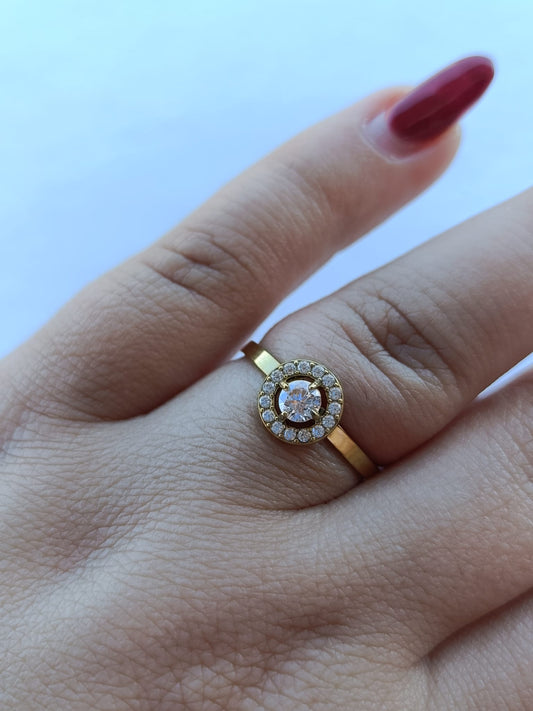 Anel de Aço Dourado Inspiração Swarovski com Zircônias à Volta