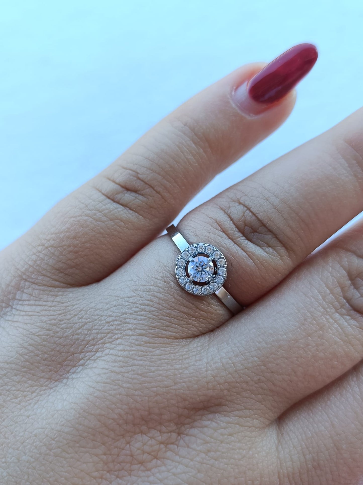 Anel de Aço Prateado Inspiração Swarovski com Zircônias à Volta