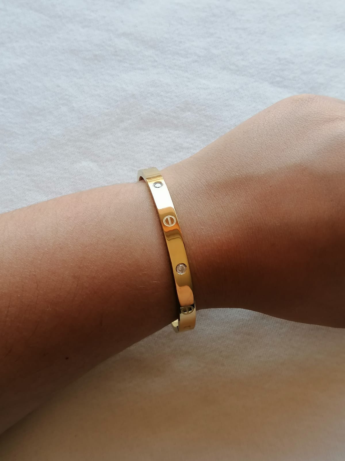 Pulseira de Aço Dourado Rígida com Brilhantes