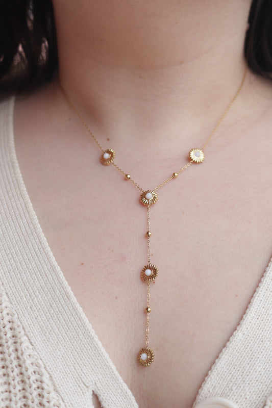 Colar de Aço Dourado Comprido com 5 Margaridas