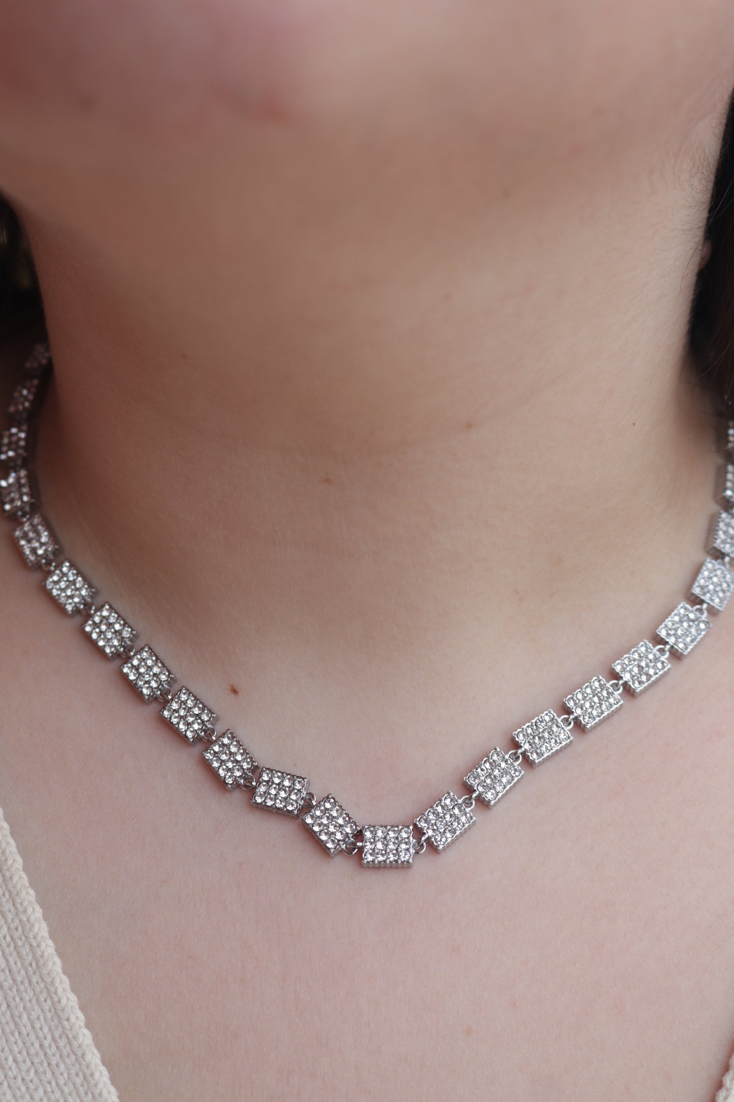 Colar de Aço Prateado de Inspiração Swarovski de Retângulos com Brilhantes