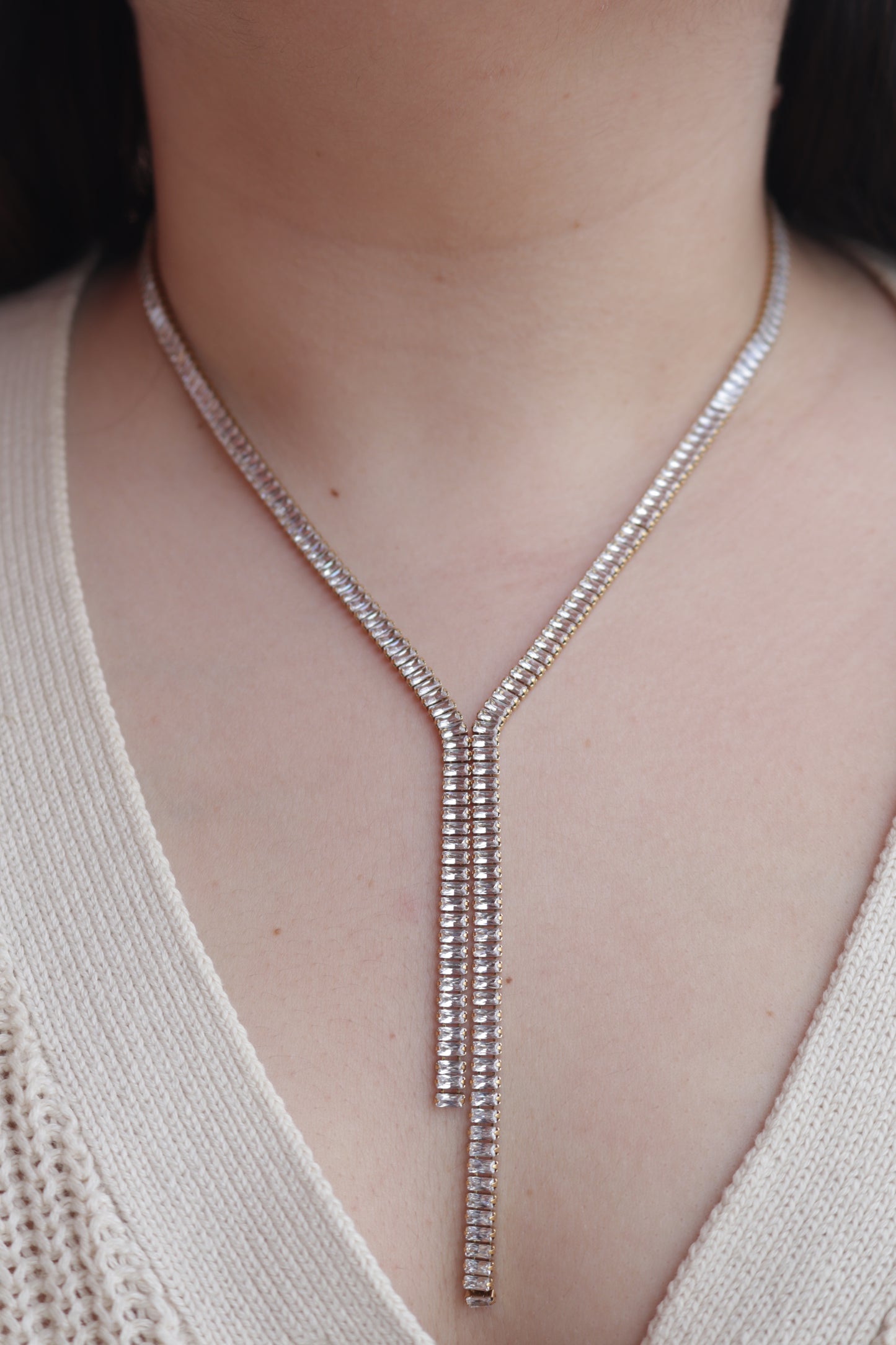 Colar de Aço Dourado Comprido Duplo com Zircônias Inspiração Swarovski