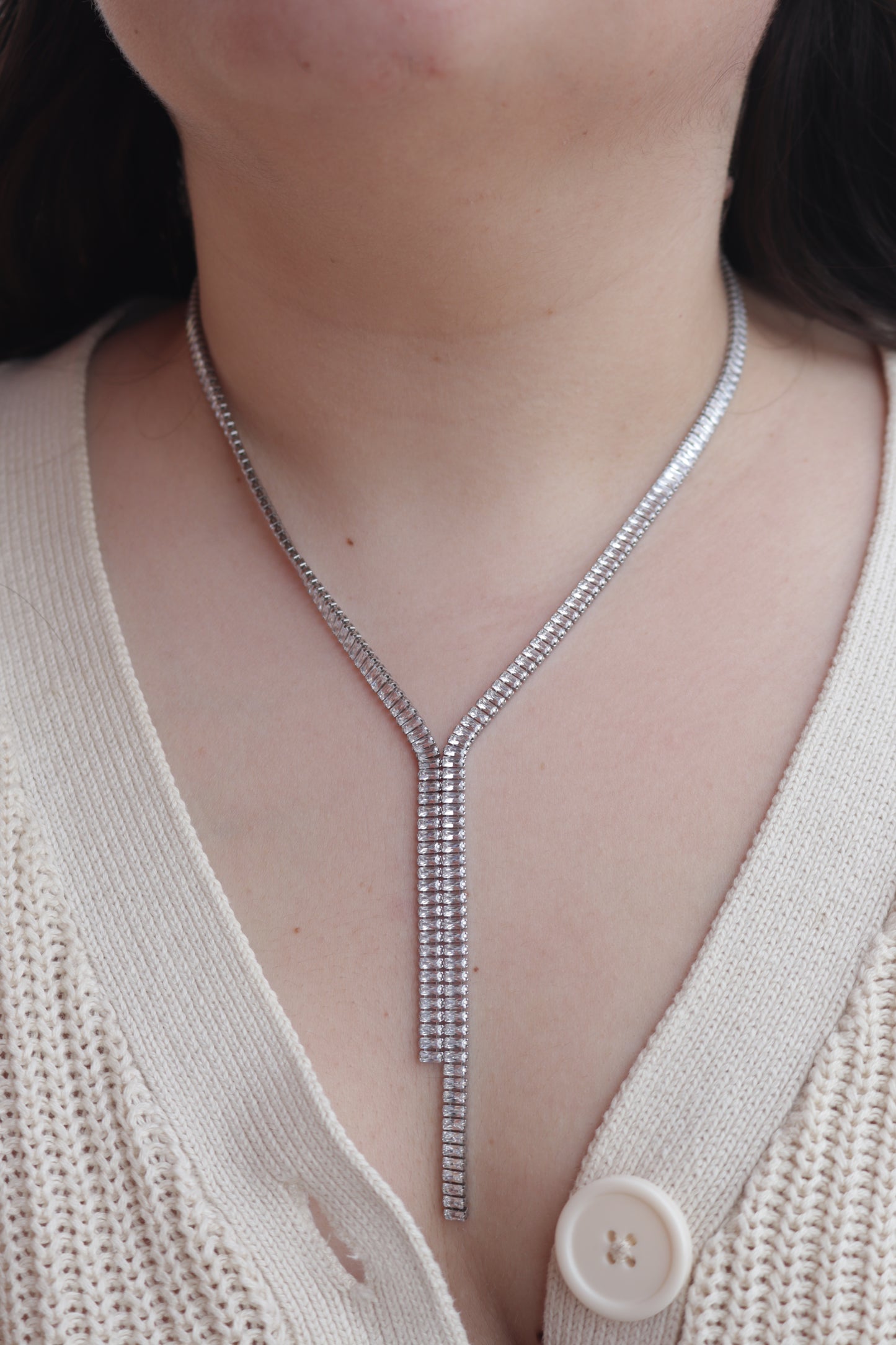 Colar de Aço Prateado Comprido Duplo com Zircônias Inspiração Swarovski