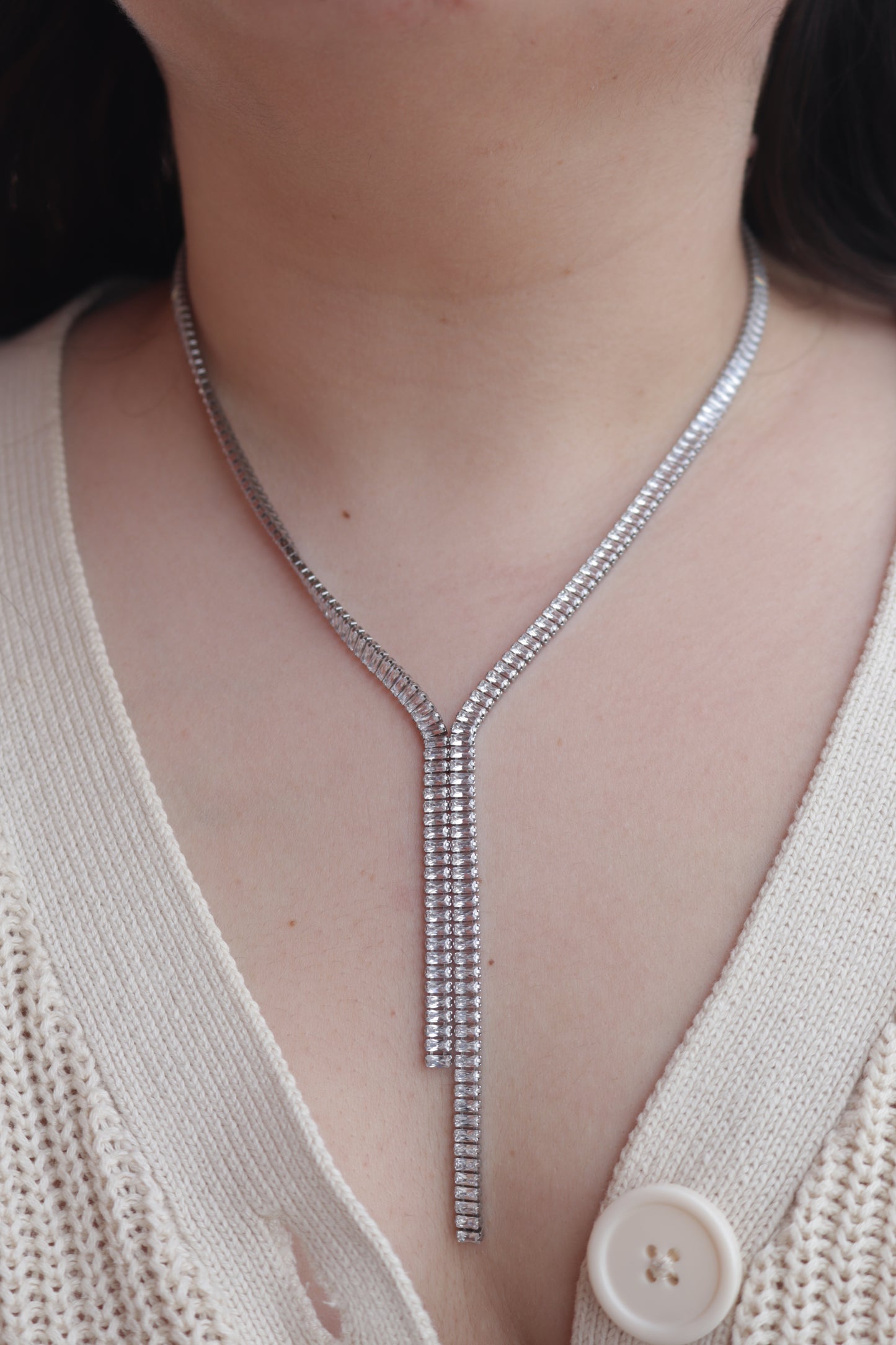Colar de Aço Prateado Comprido Duplo com Zircônias Inspiração Swarovski