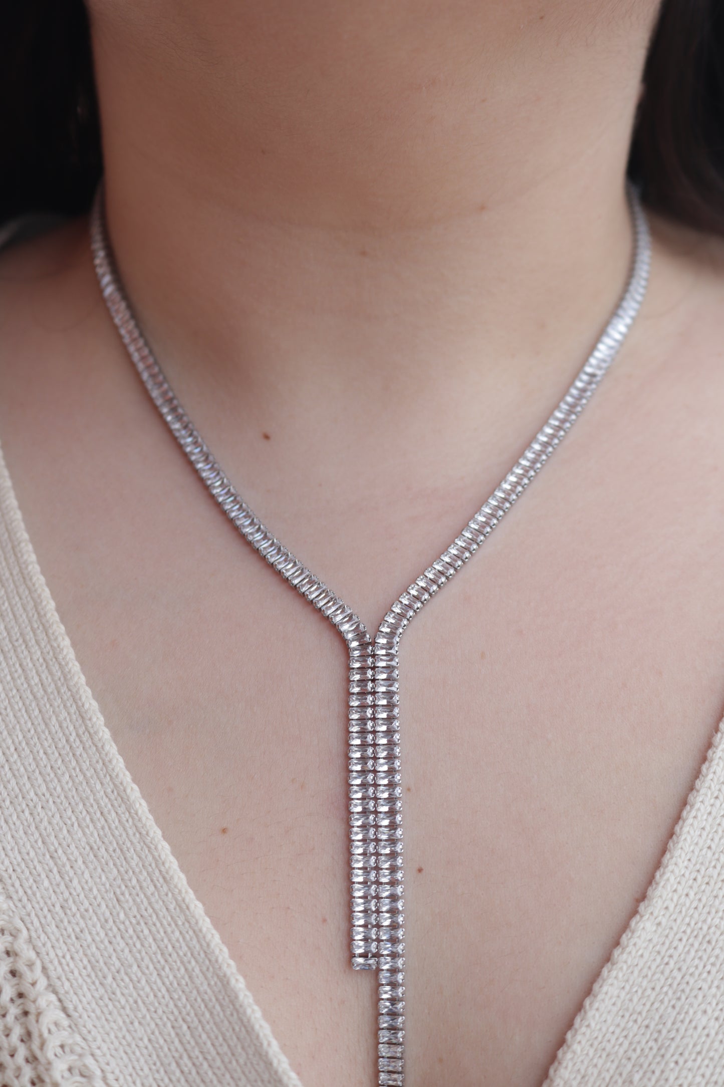 Colar de Aço Prateado Comprido Duplo com Zircônias Inspiração Swarovski