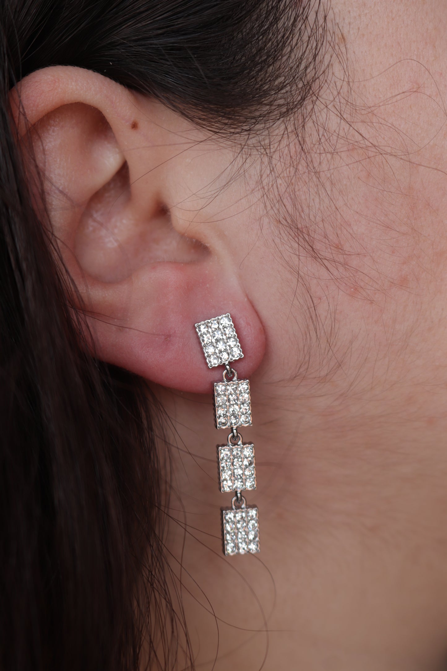 Brincos de Aço Prateado de Inspiração Swarovski Retangulares com Brilhantes Compridos