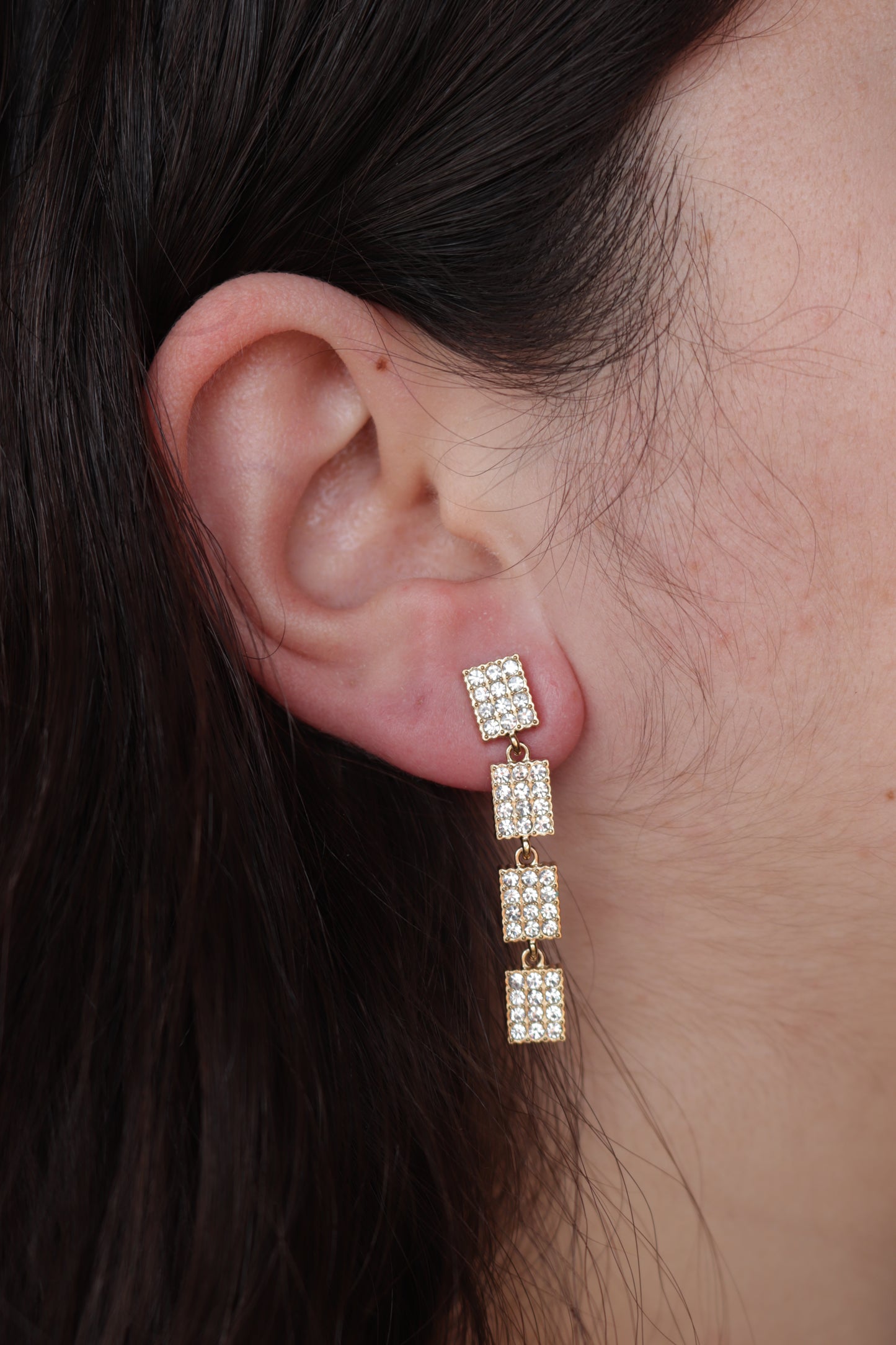 Brincos de Aço Dourado de Inspiração Swarovski Retangulares com Brilhantes Compridos