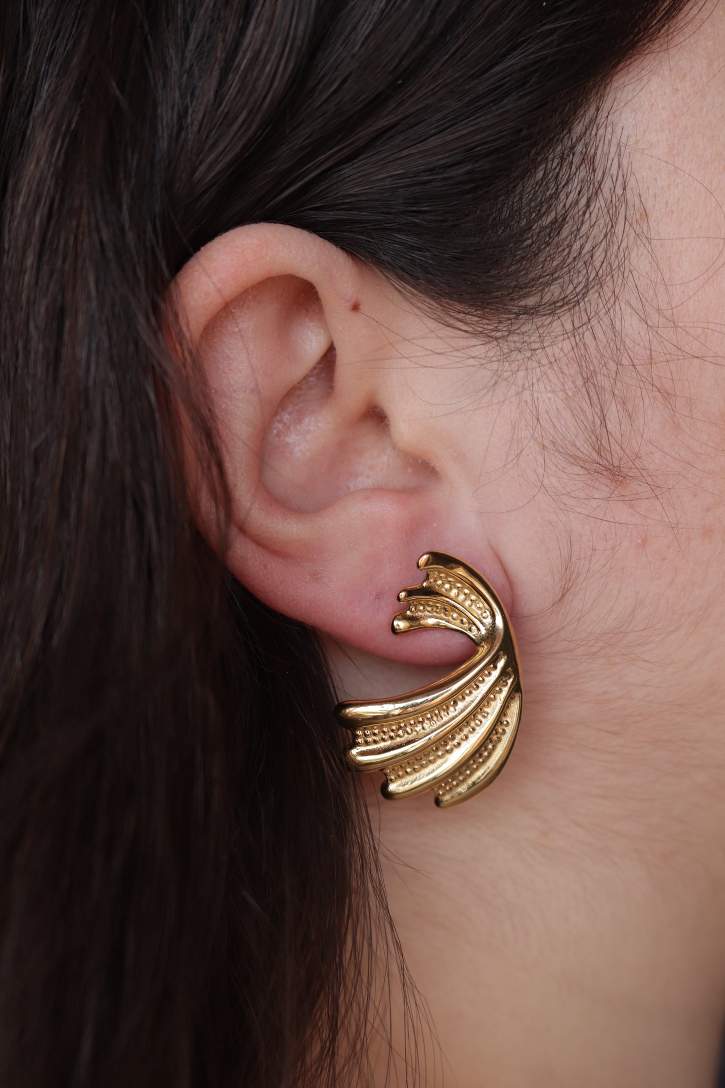 Brincos de Aço Dourado Minimalistas