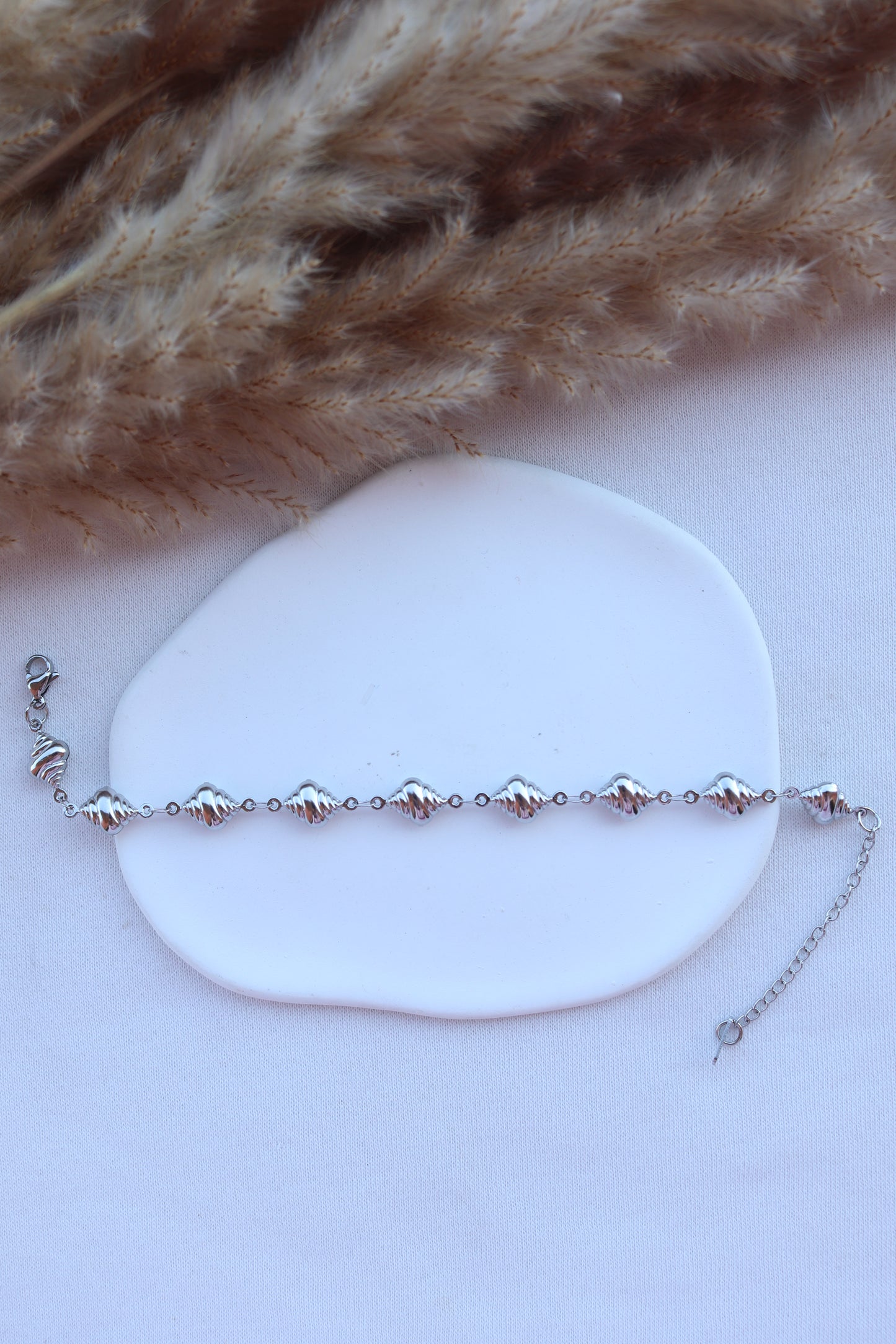Pulseira de Aço Prateado de Pé de Búzios