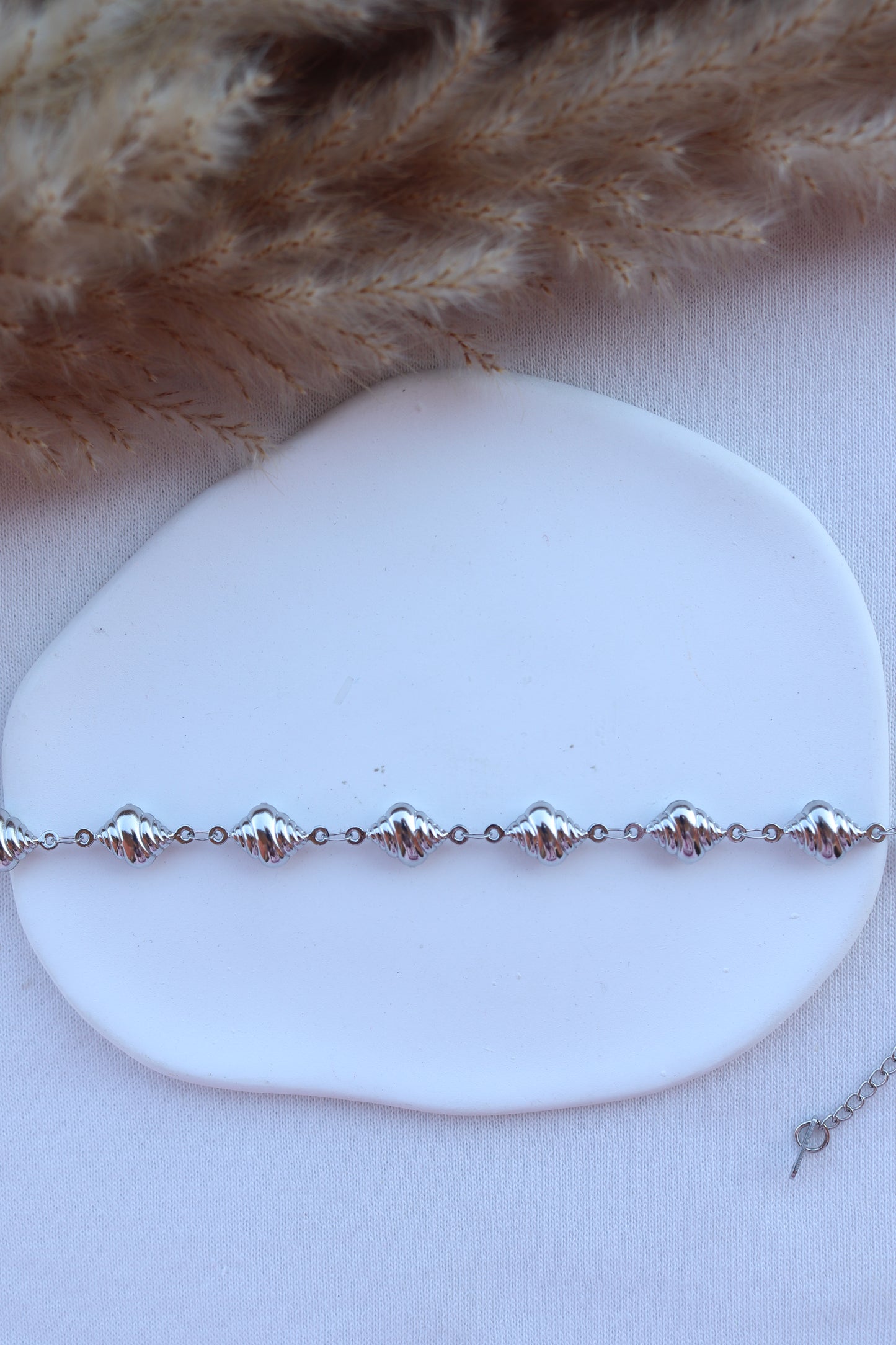 Pulseira de Aço Prateado de Pé de Búzios