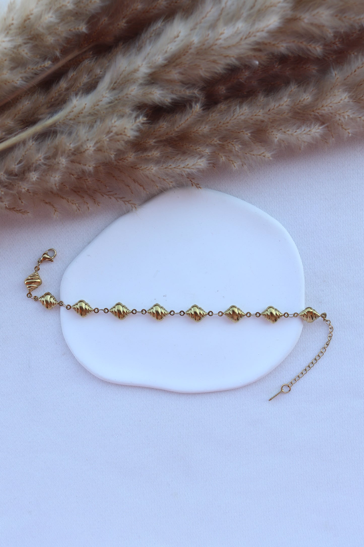 Pulseira de Aço Dourado de Pé de Búzios