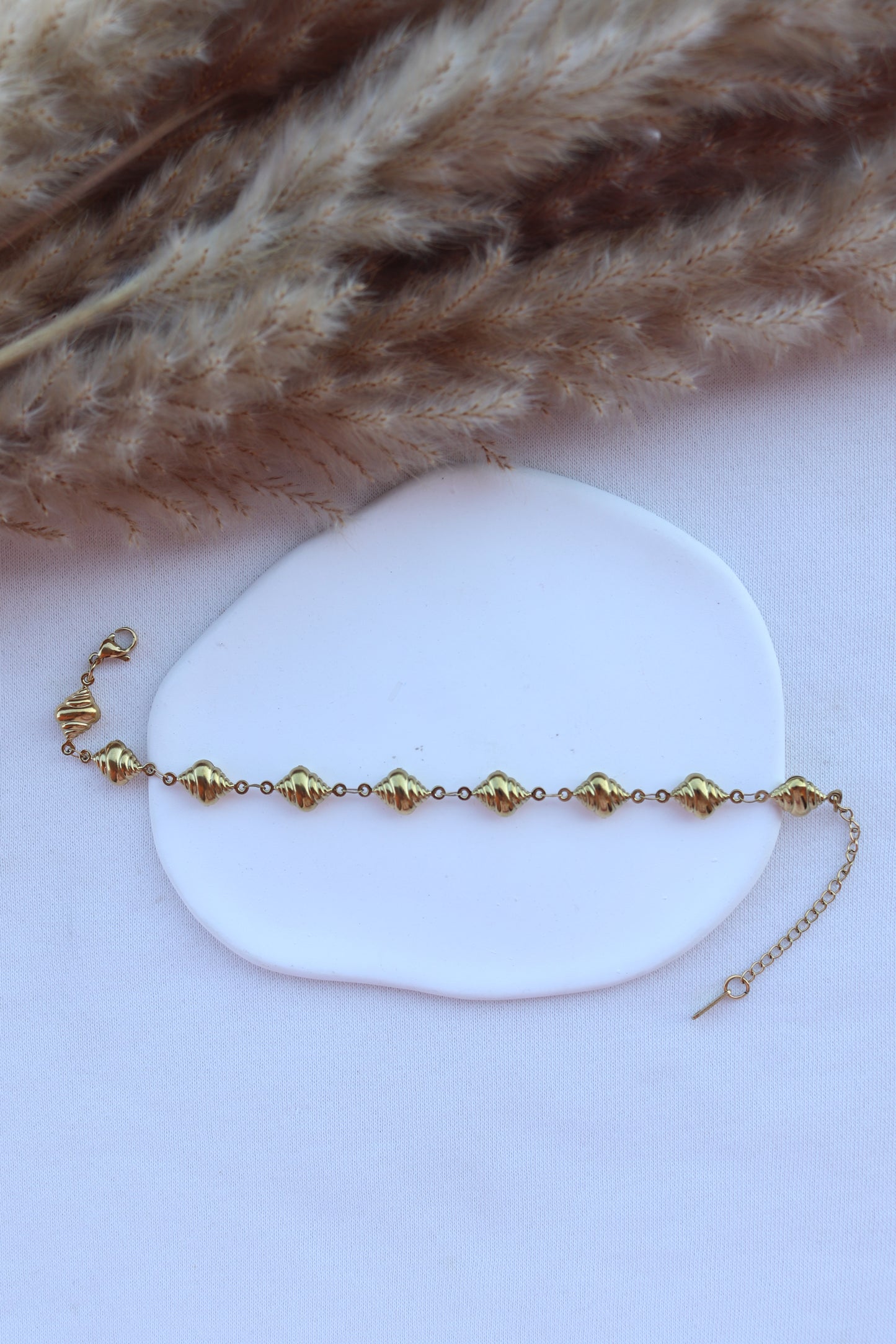 Pulseira de Aço Dourado de Pé de Búzios