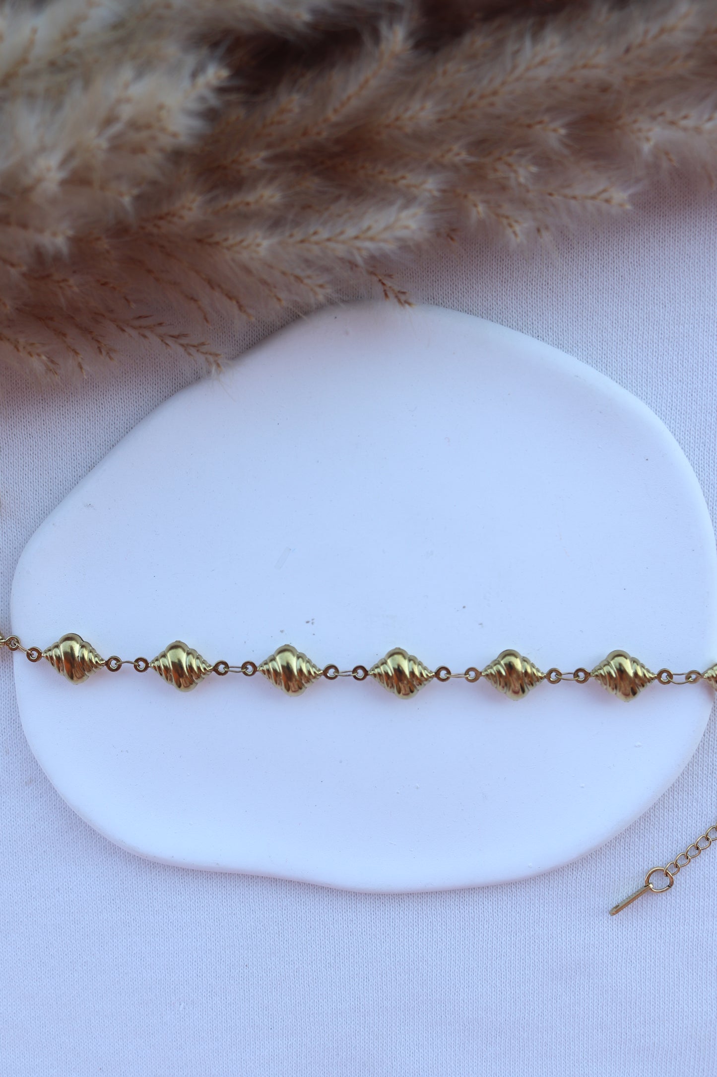 Pulseira de Aço Dourado de Pé de Búzios