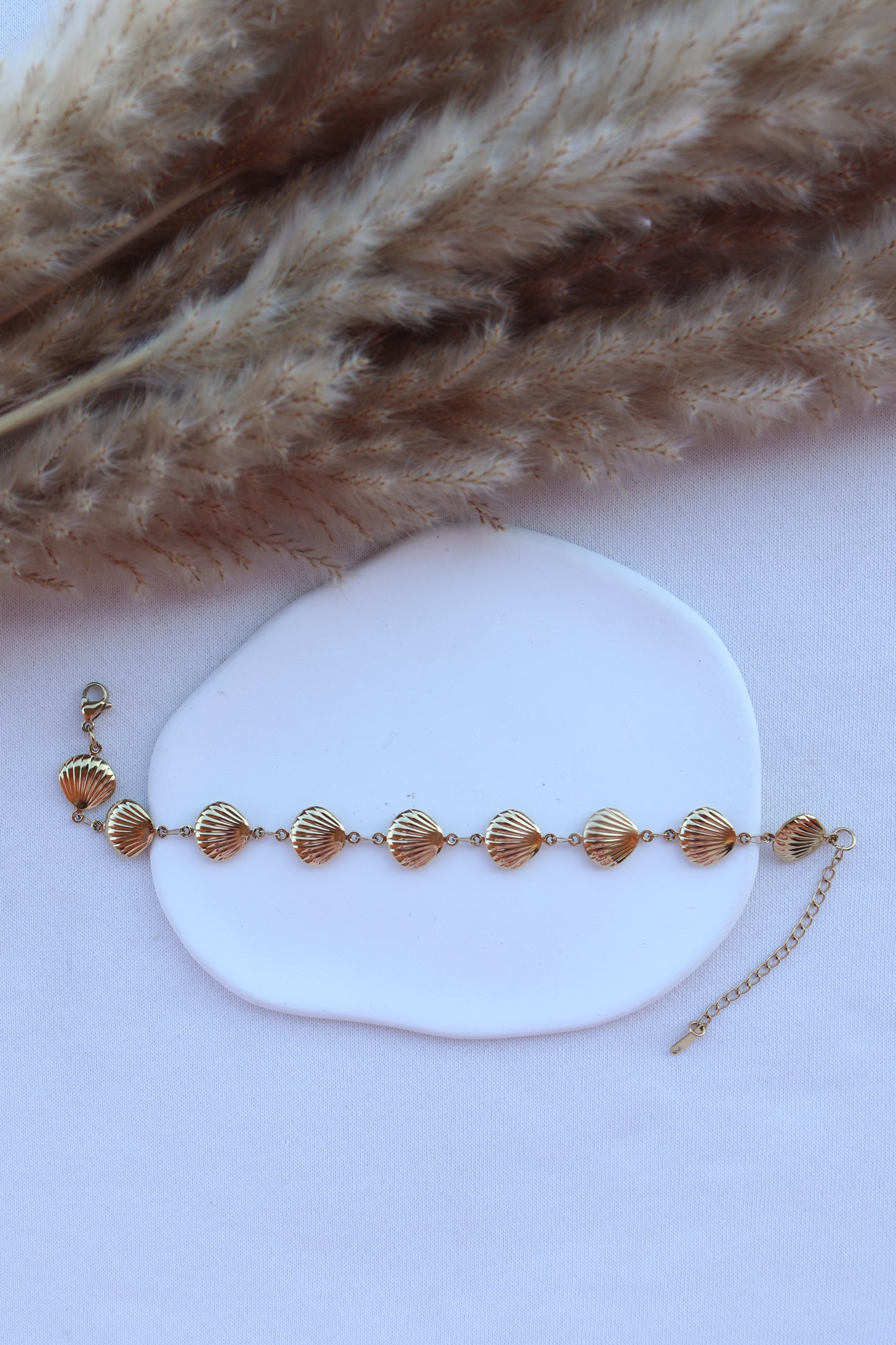 Pulseira de Aço Dourado de Pé de Conchas