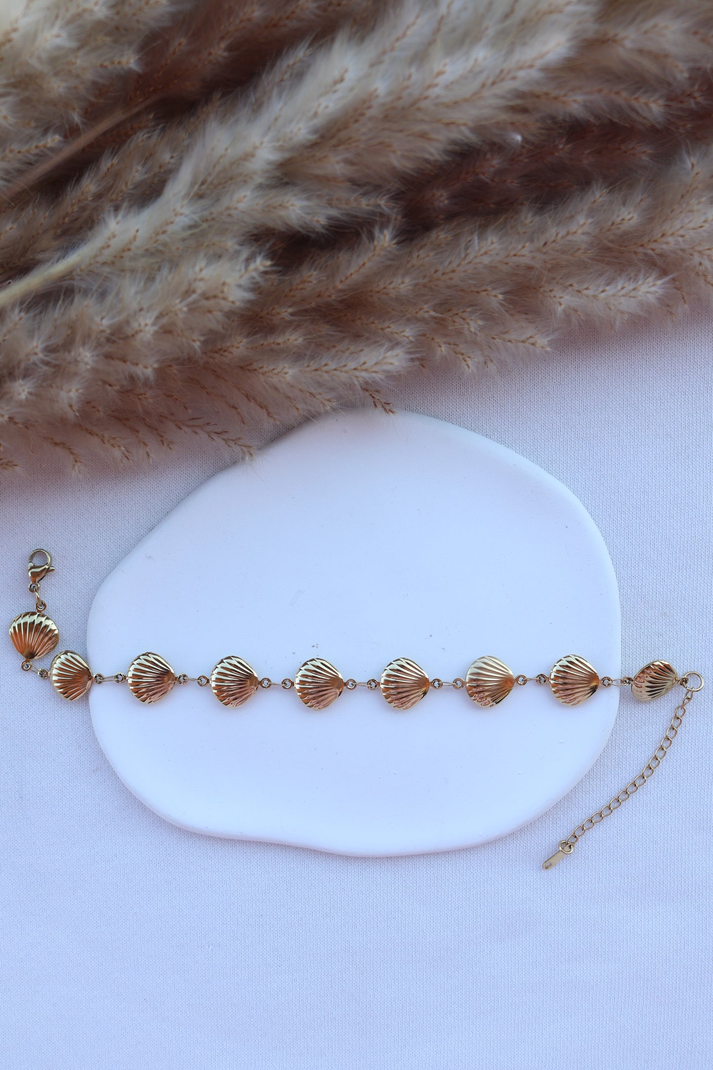 Pulseira de Aço Dourado de Pé de Conchas