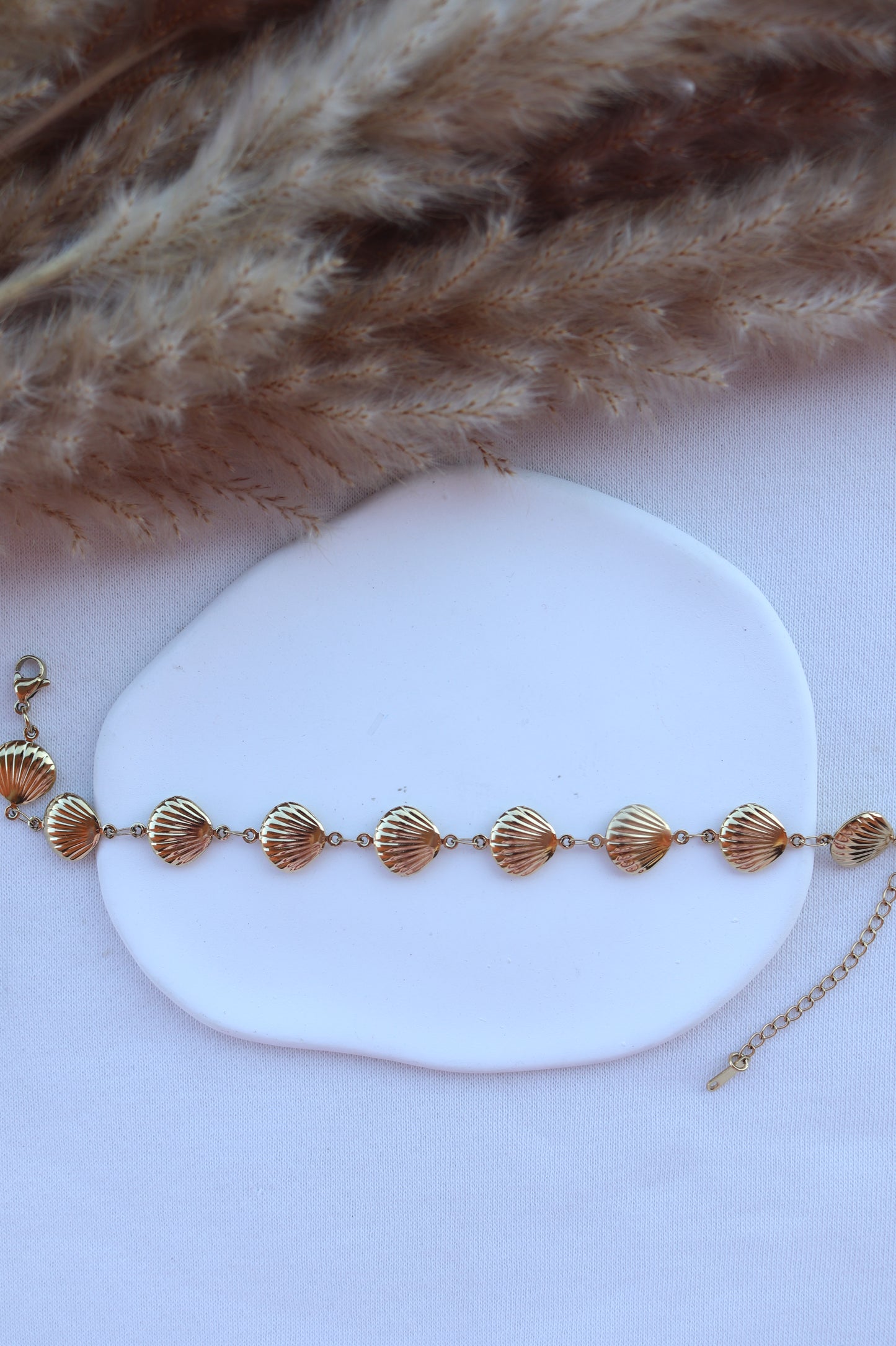 Pulseira de Aço Dourado de Pé de Conchas
