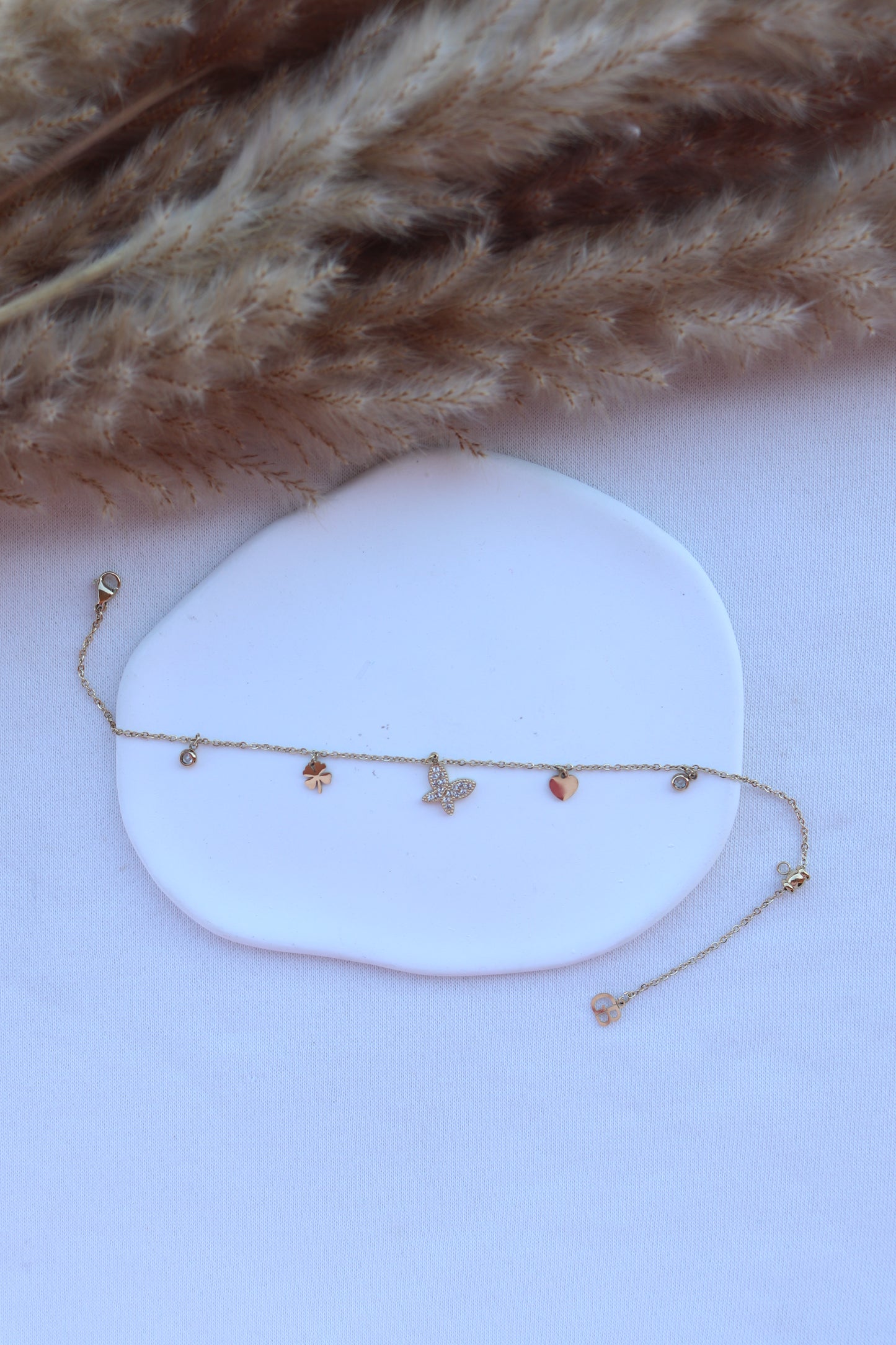 Pulseira de Aço Dourado de Pé de Borboleta + Trevo + Coração