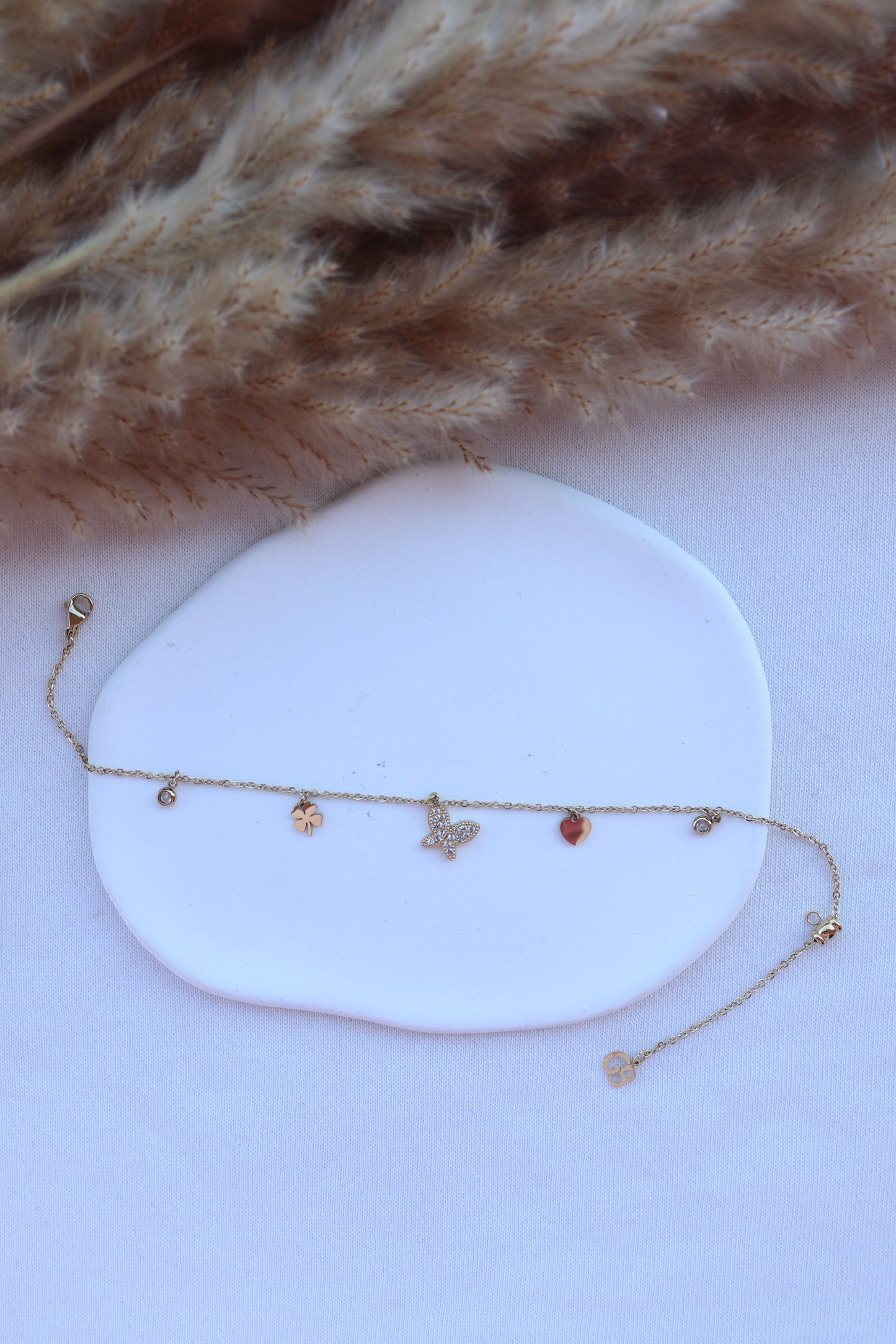 Pulseira de Aço Dourado de Pé de Borboleta + Trevo + Coração