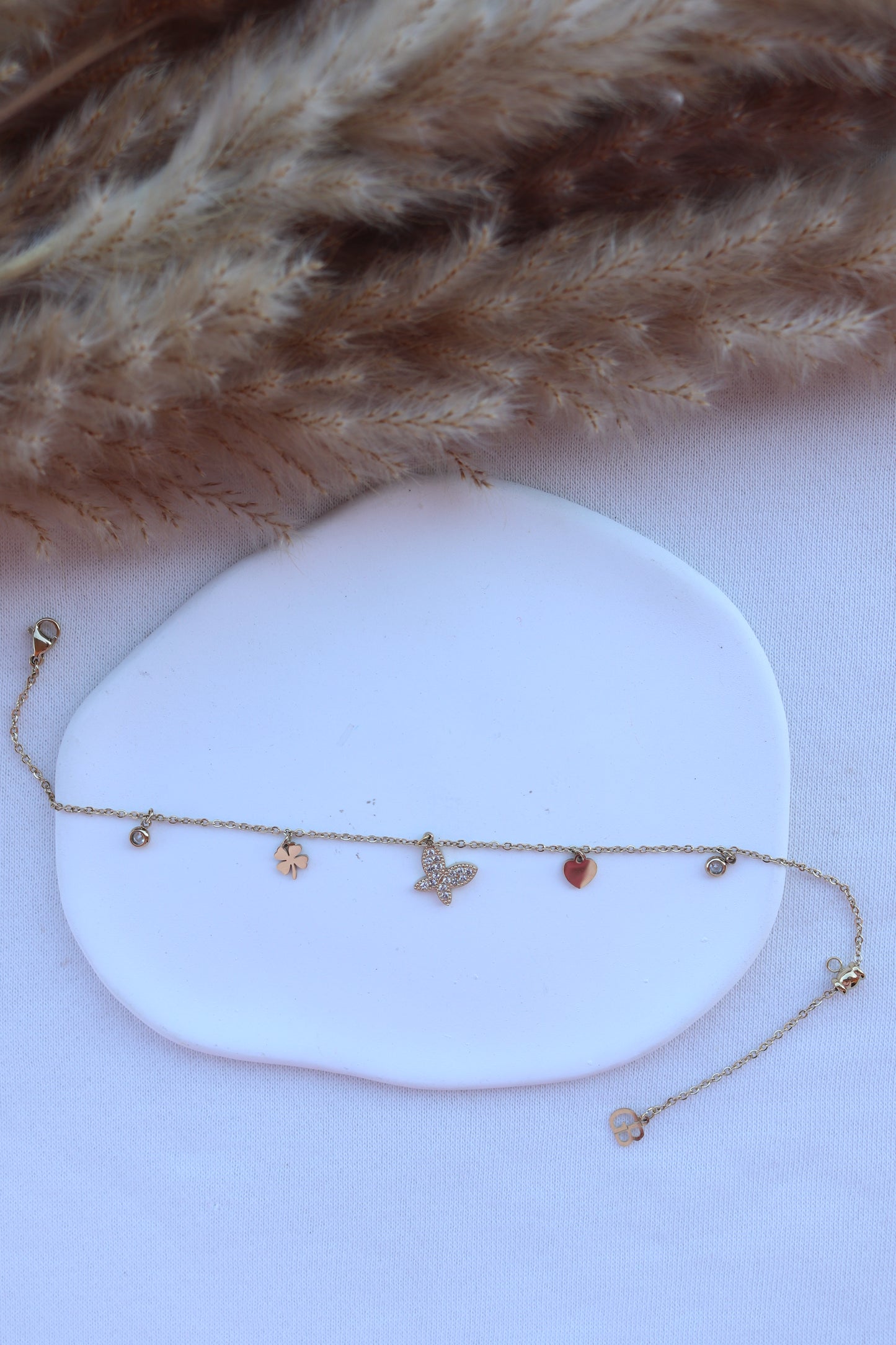 Pulseira de Aço Dourado de Pé de Borboleta + Trevo + Coração